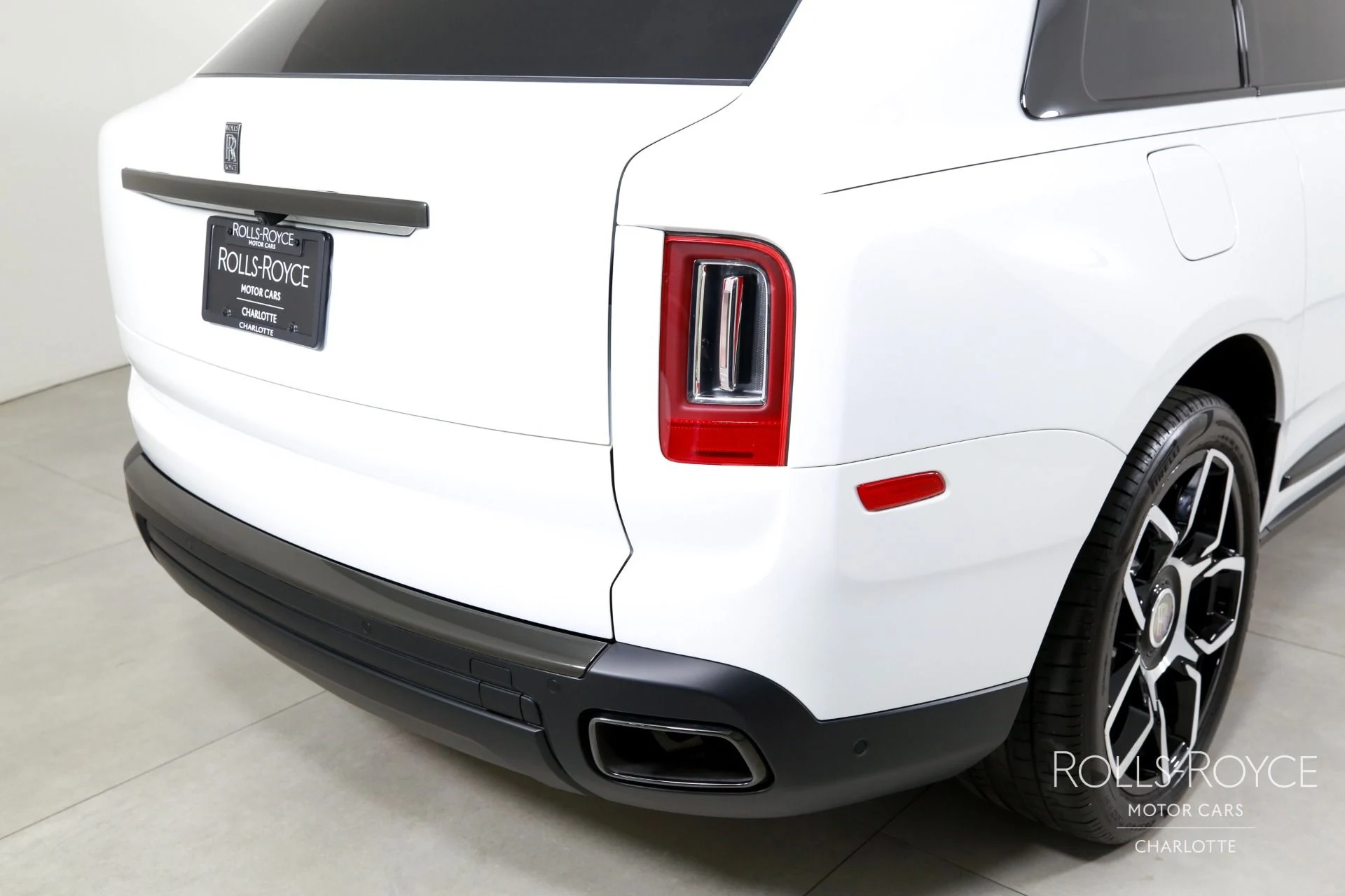 mph048_656801209_Used_2023_Rolls_Royce_Black_Badge_Cullinan_1769450134_55463ee155