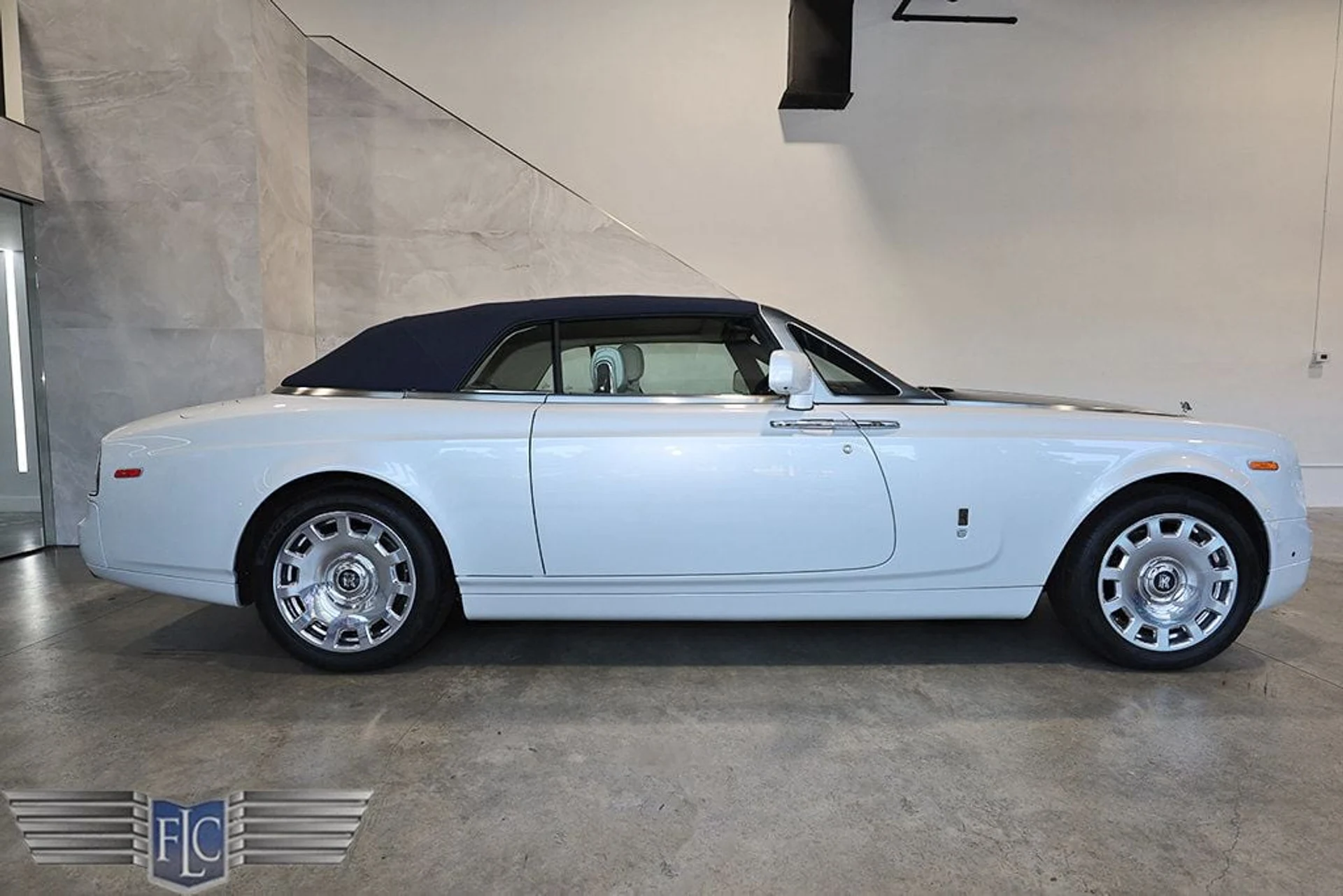 mph048_662754884_used_2017_rolls_royce_phantom_dropheadcoupe_9689_22945304_49_1024_32dfcbf0c5