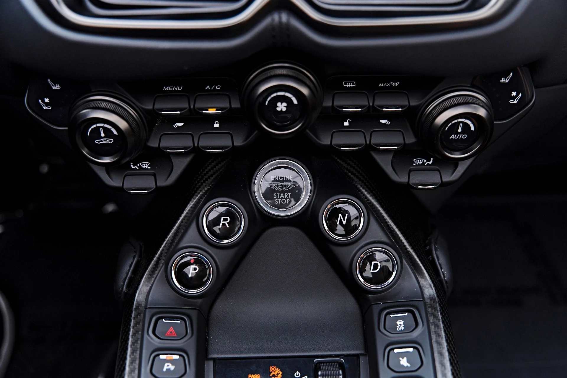 mph048_663625470_Used_2022_Aston_Martin_Vantage_Base_1786226102_a9f1fc376b