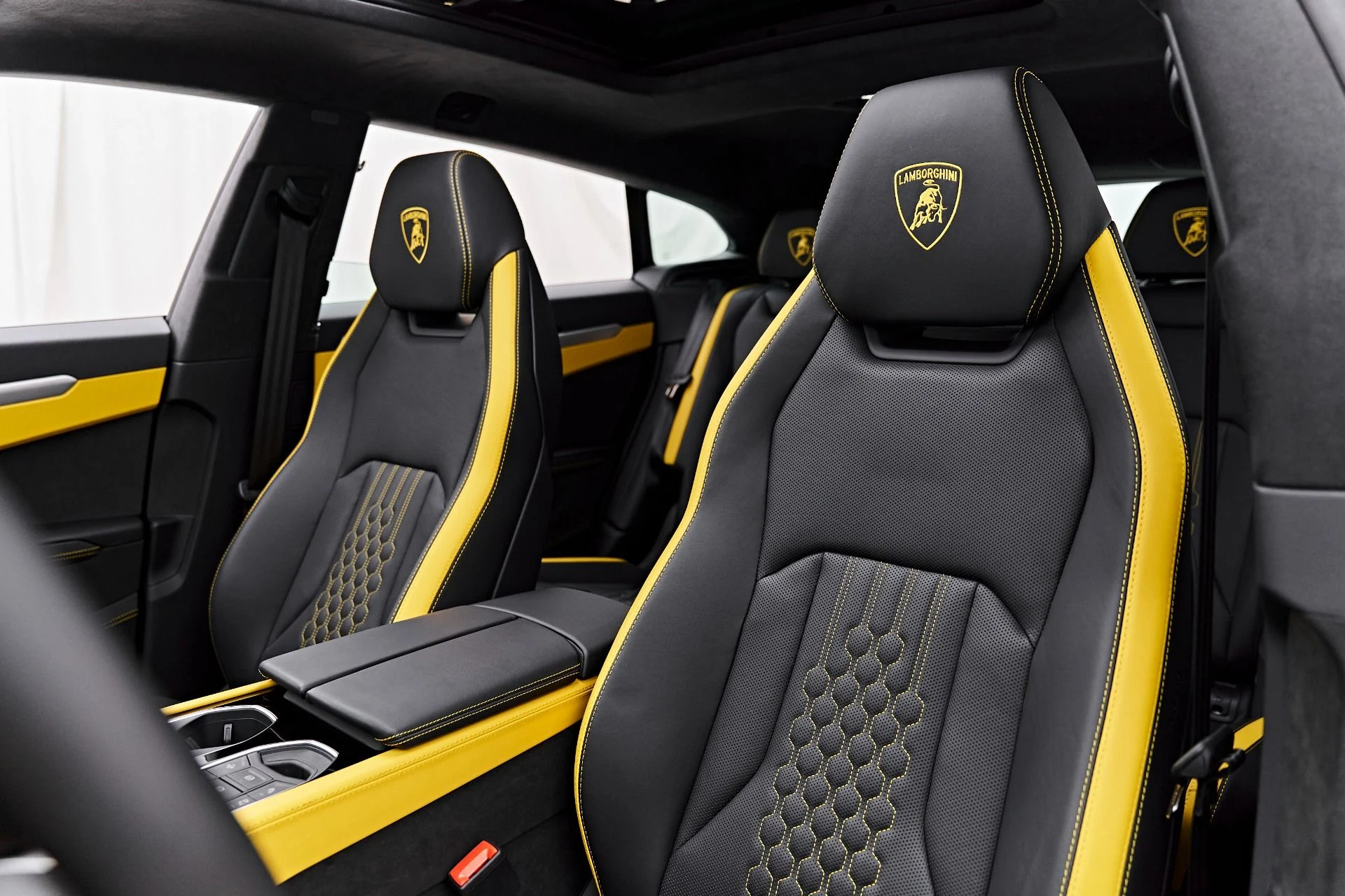 mph048_669964766_Used_2025_Lamborghini_Urus_SE_1788049925_1de57c4c76
