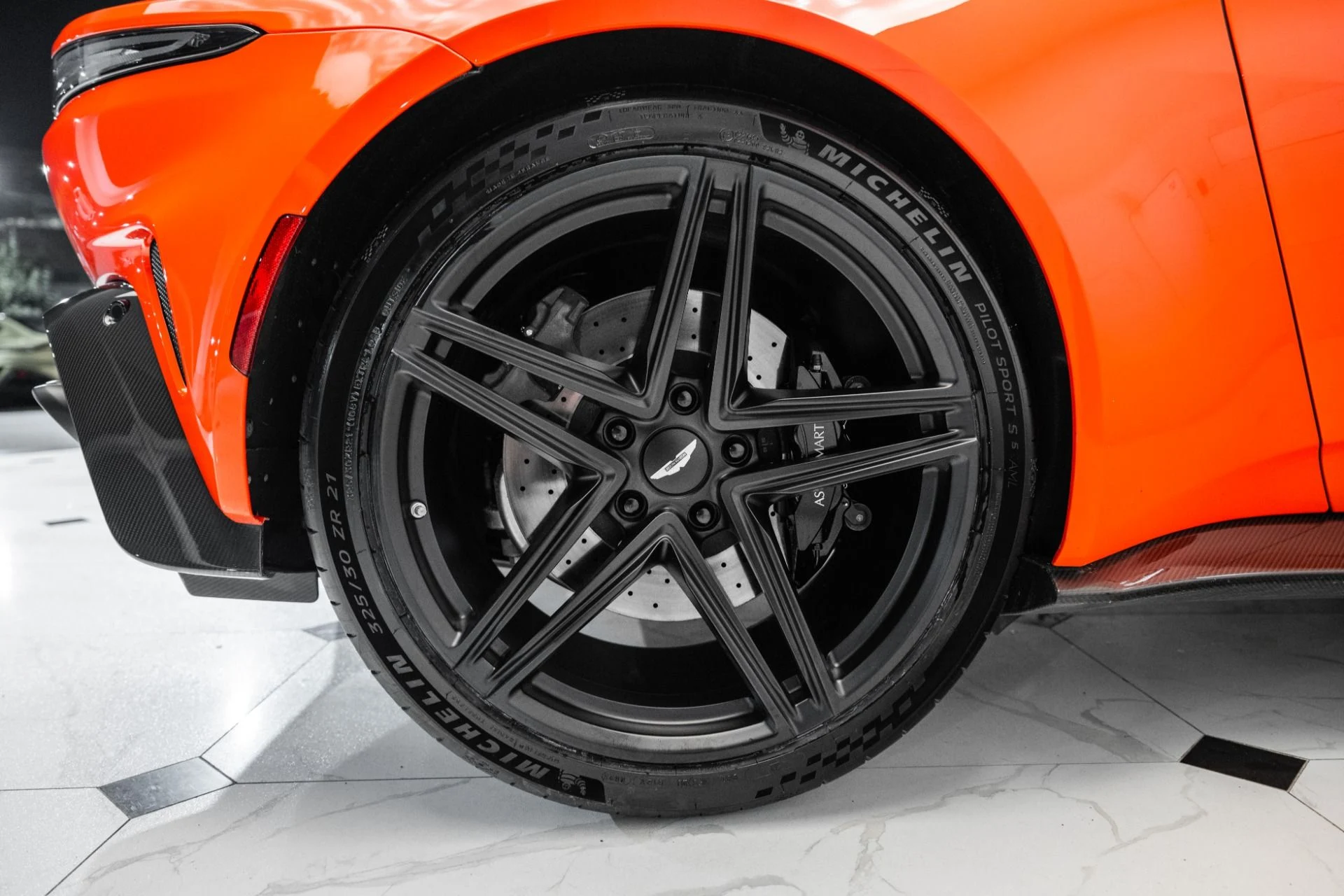 mph048_679035558_Used_2025_Aston_Martin_Vantage_1754335114_afce56eaca