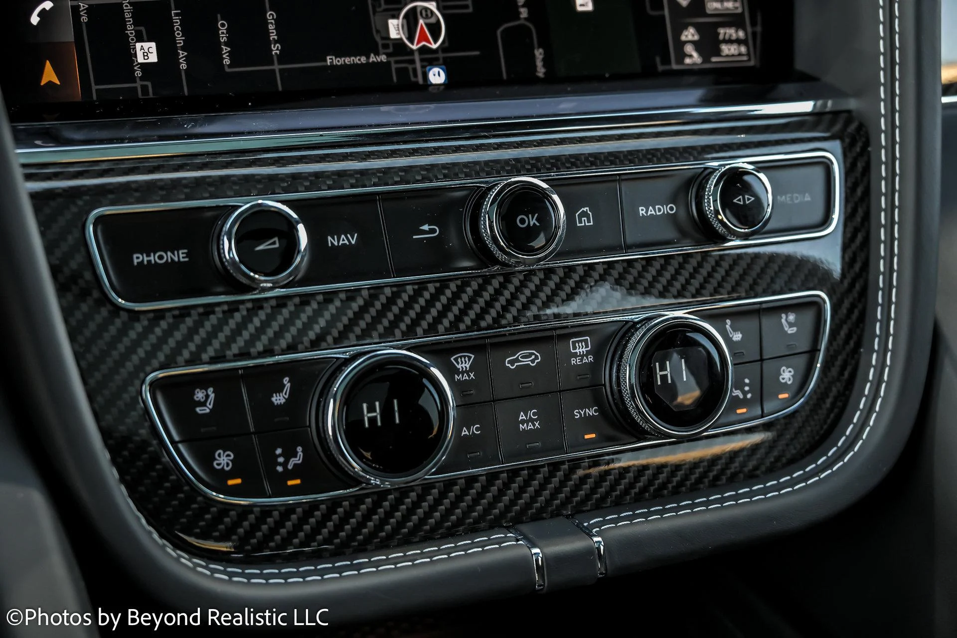 mph048_681319160_Used_2024_Bentley_Bentayga_Azure_1762420115_e7ab7ed459