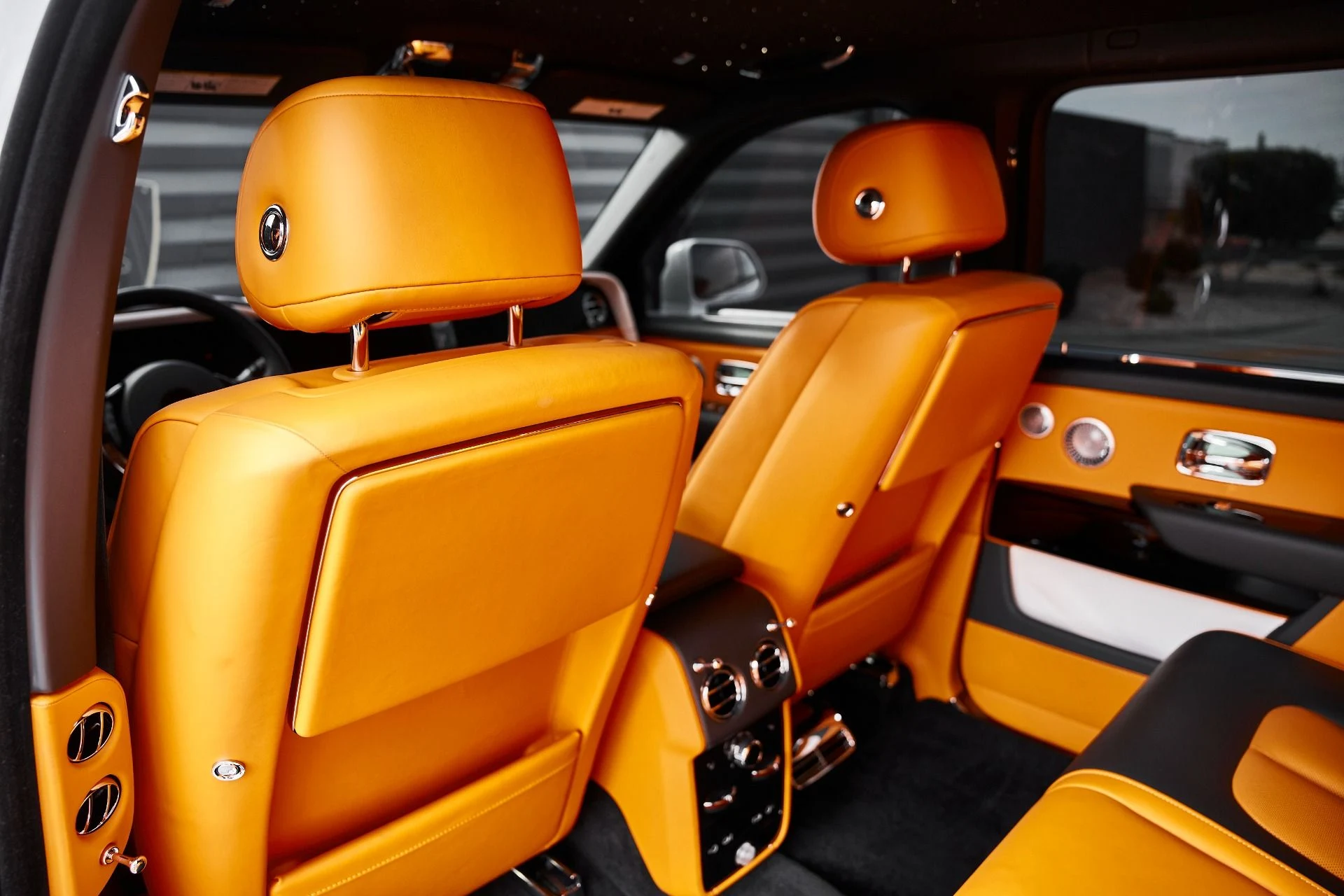 mph048_693497018_Used_2025_Rolls_Royce_Cullinan_Base_1770950914_6a69db36e1