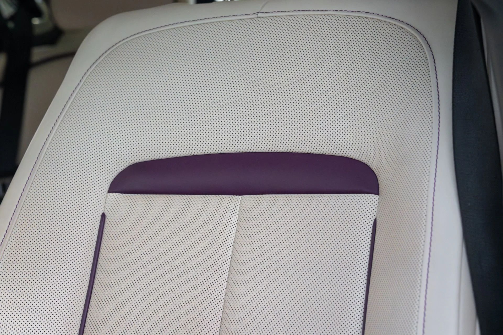 mph048_71146772_Used_2021_Rolls_Royce_Ghost_1762913749_e124317e45