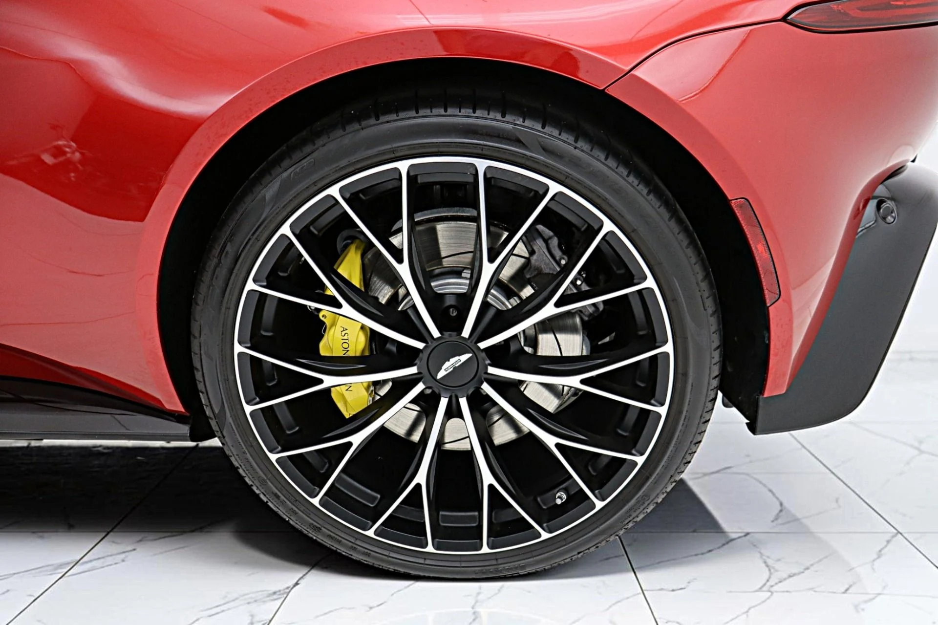 mph048_72779881_Used_2023_Aston_Martin_Vantage_Coupe_f5b254a0b3