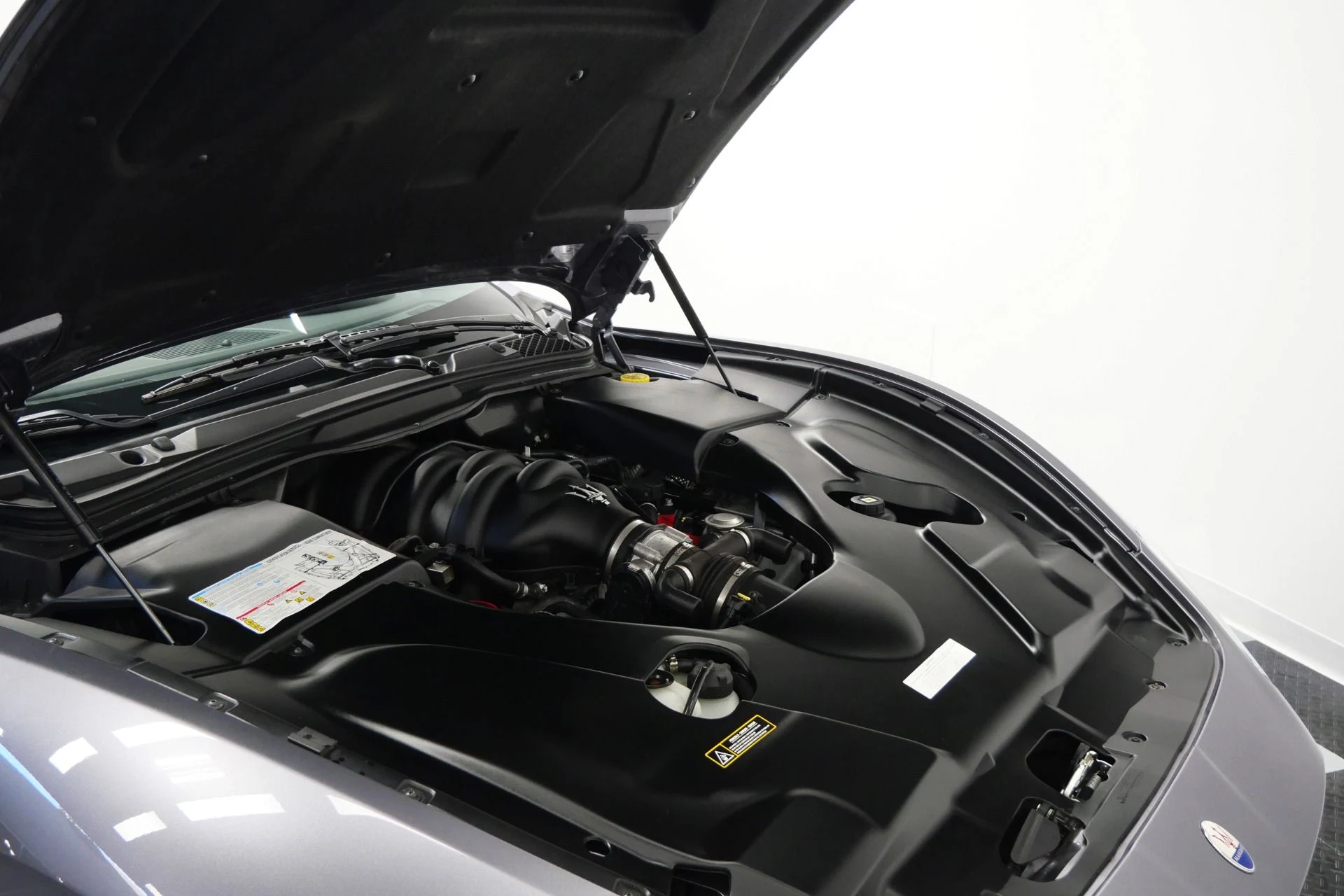 mph048_760837874_Used_2019_Maserati_Gran_Turismo_Convertible_Sport_Rare_Color_Carbon_Fiber_Interior_Trim_1773689122_1aa5d32bf5