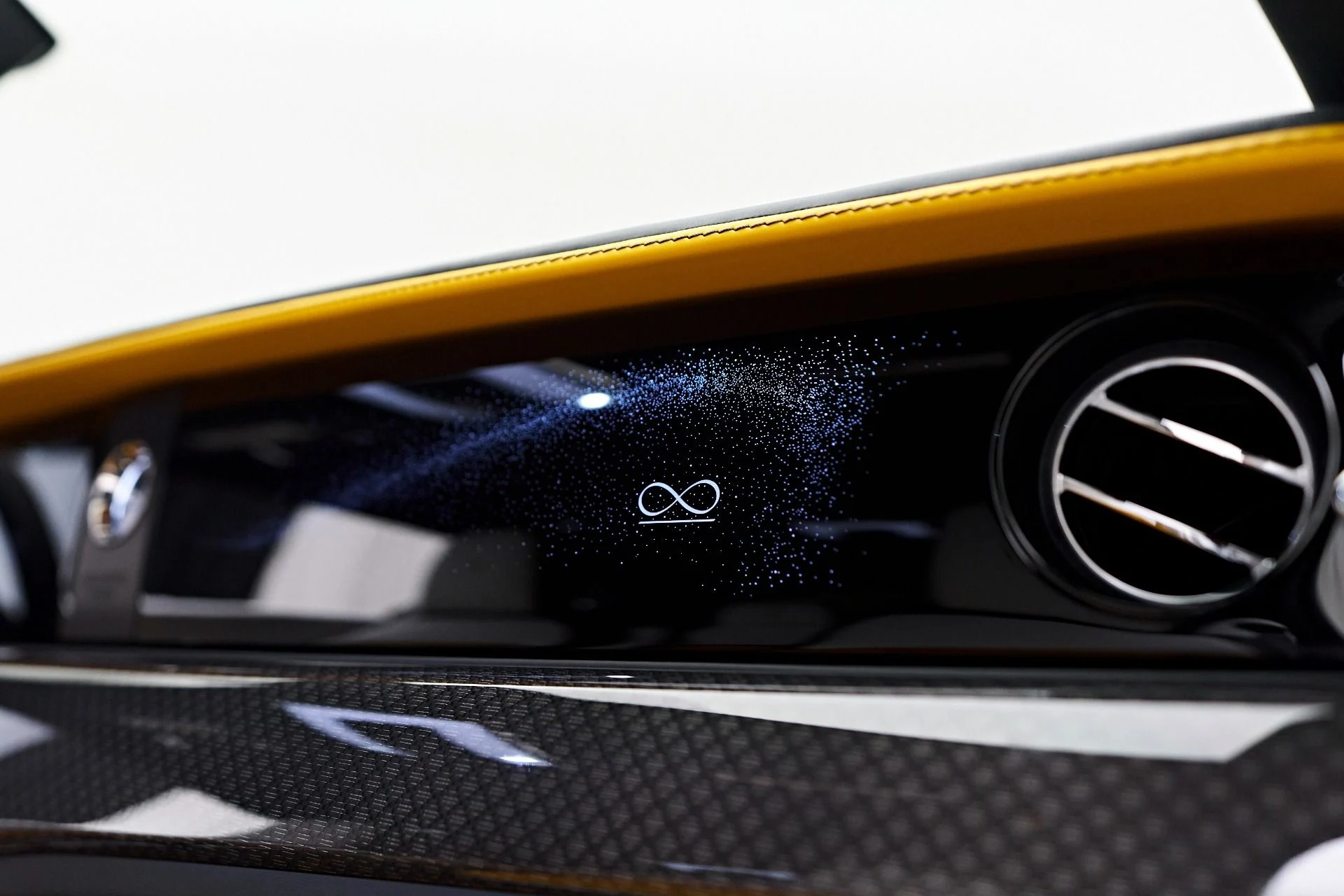 mph048_772296185_Used_2025_Rolls_Royce_Spectre_Base_1753213338_aeb9b41c19