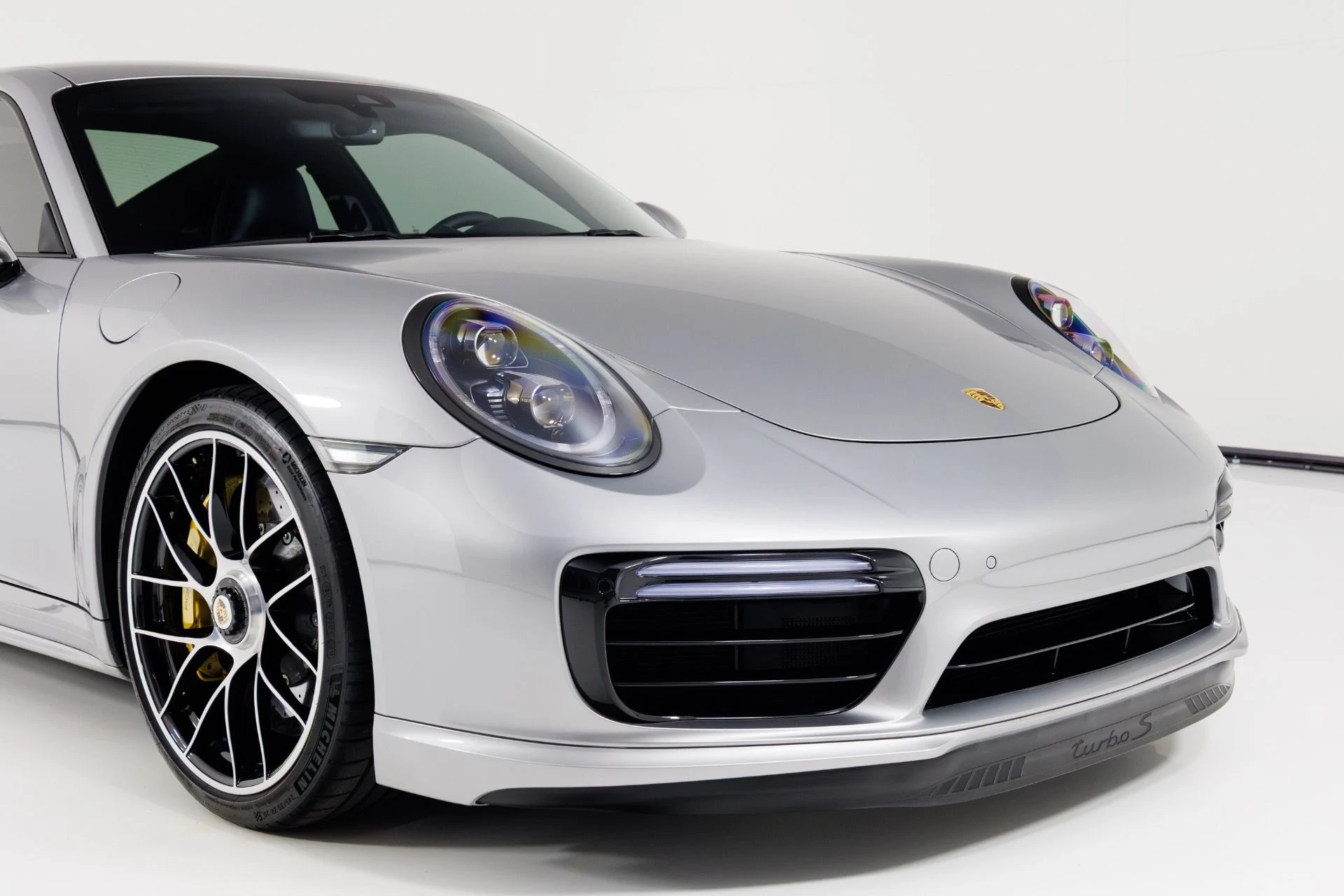 mph048_778483833_Used_2019_Porsche_911_Turbo_S_1770314077_7fb13039a2