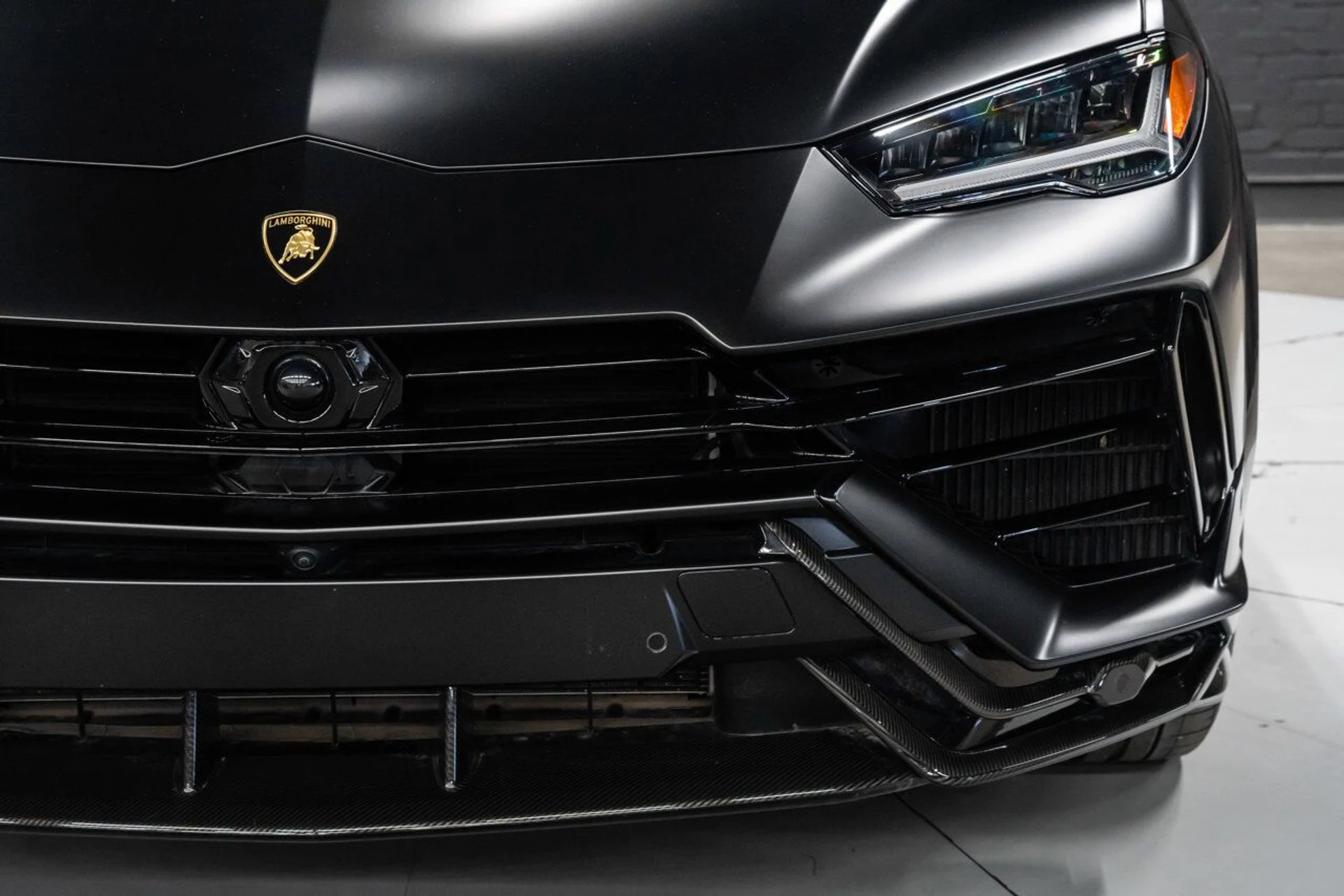 mph048_818939656_lamborghini_urus_2023_913829b22f