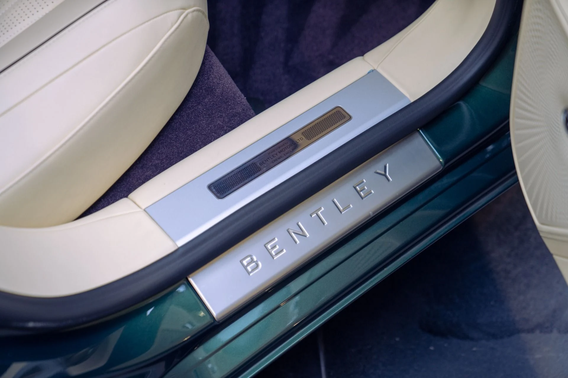 mph048_841870550_Used_2022_Bentley_Flying_Spur_V8_1790700947_e3fba6fd4e