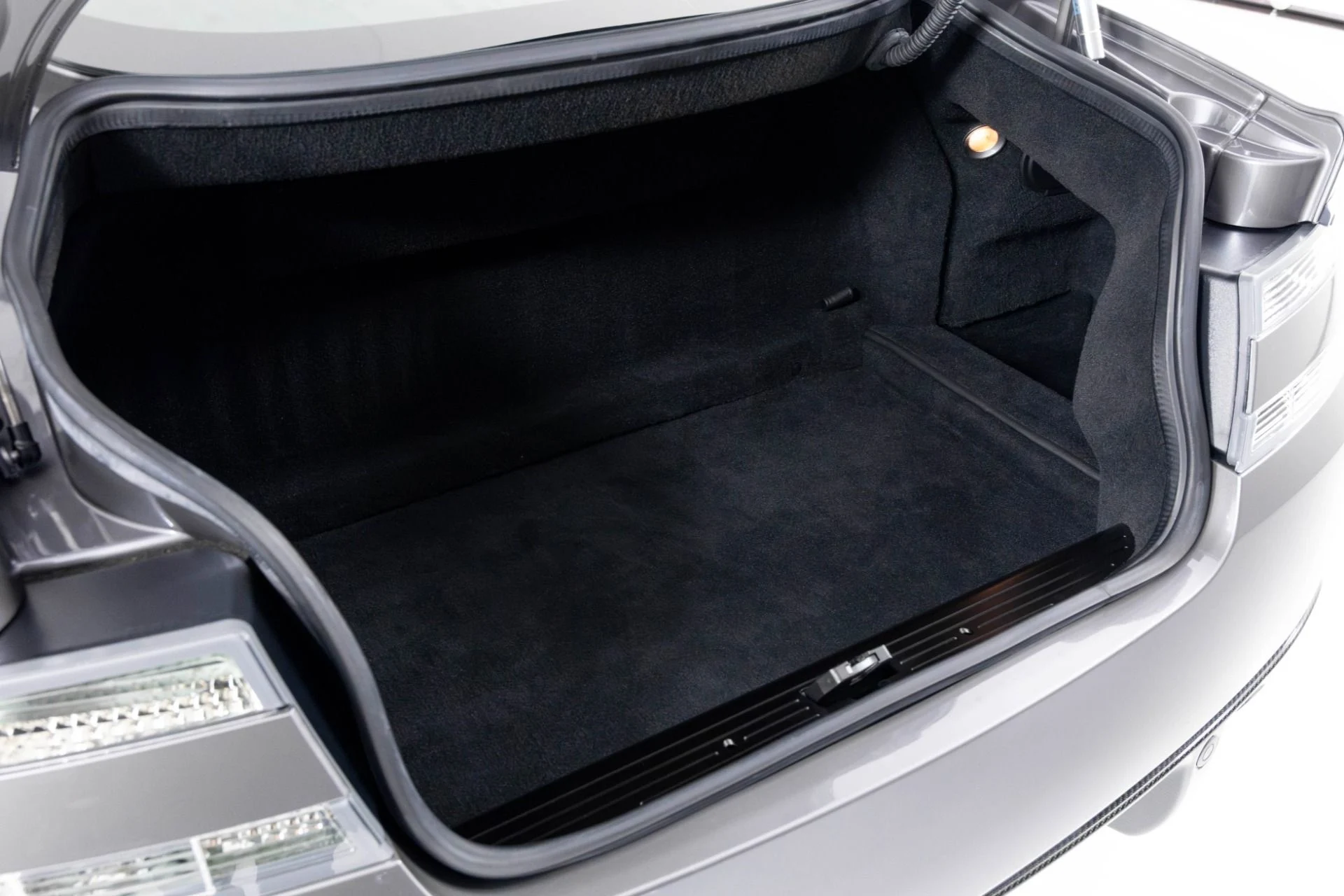 mph048_849790744_Used_2009_Aston_Martin_DBS_1763602398_f192e1ec4f