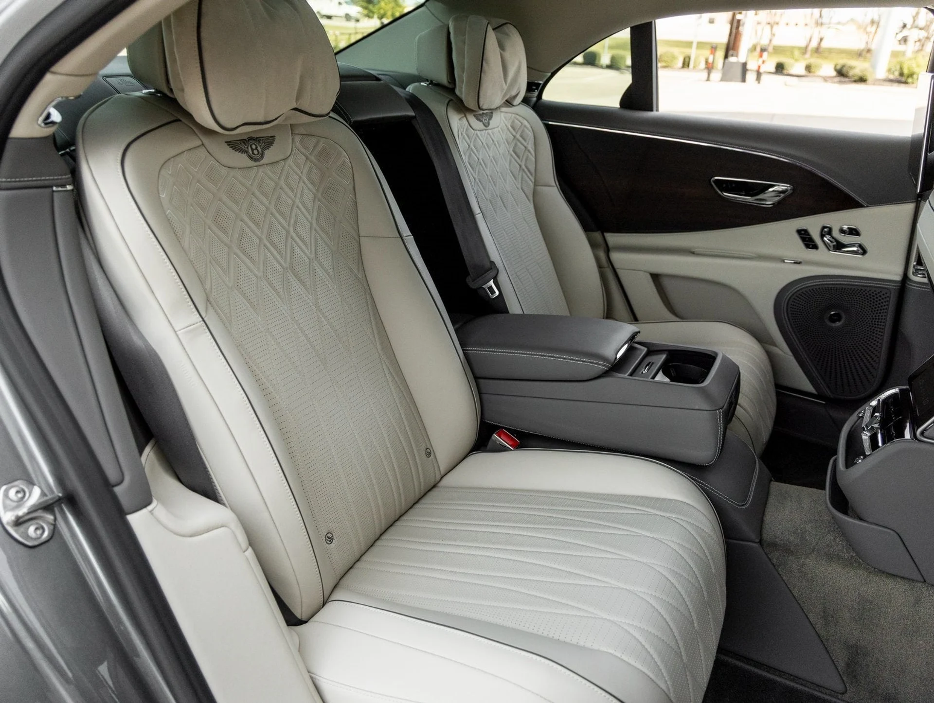 mph048_850407484_49_5fa96c6d1c