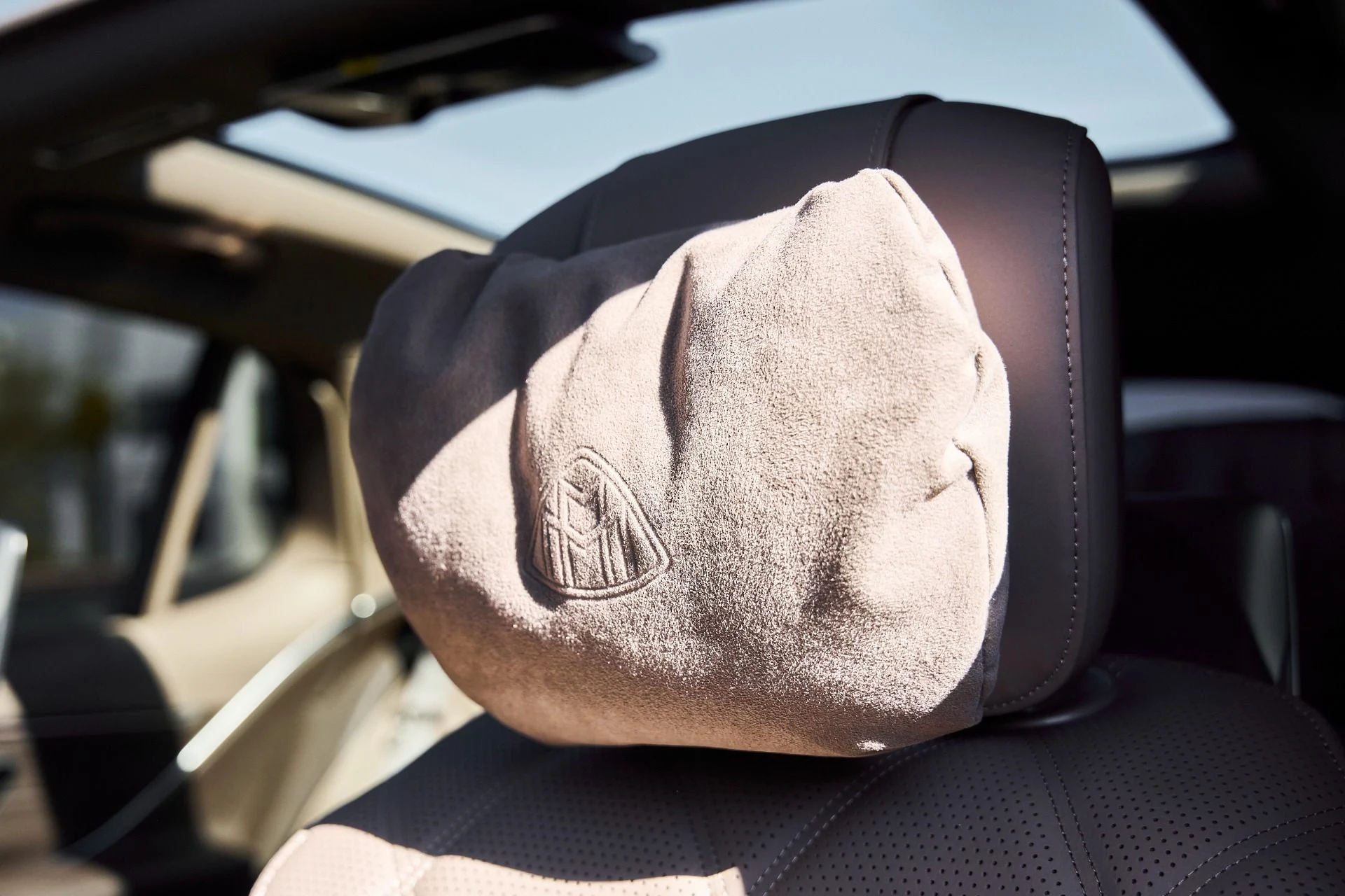 mph048_877650890_Used_2025_Mercedes_Benz_EQS_Maybach_EQS_680_1770508821_b1c4451c35