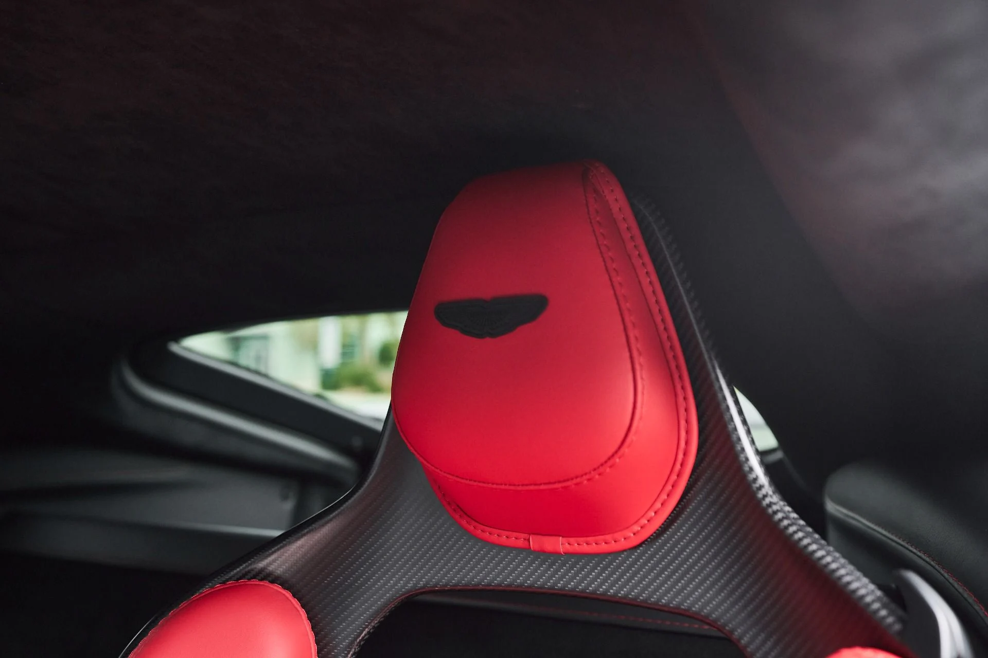 mph048_885027793_Used_2023_Aston_Martin_Vantage_Base_1764729816_e9569f6f35