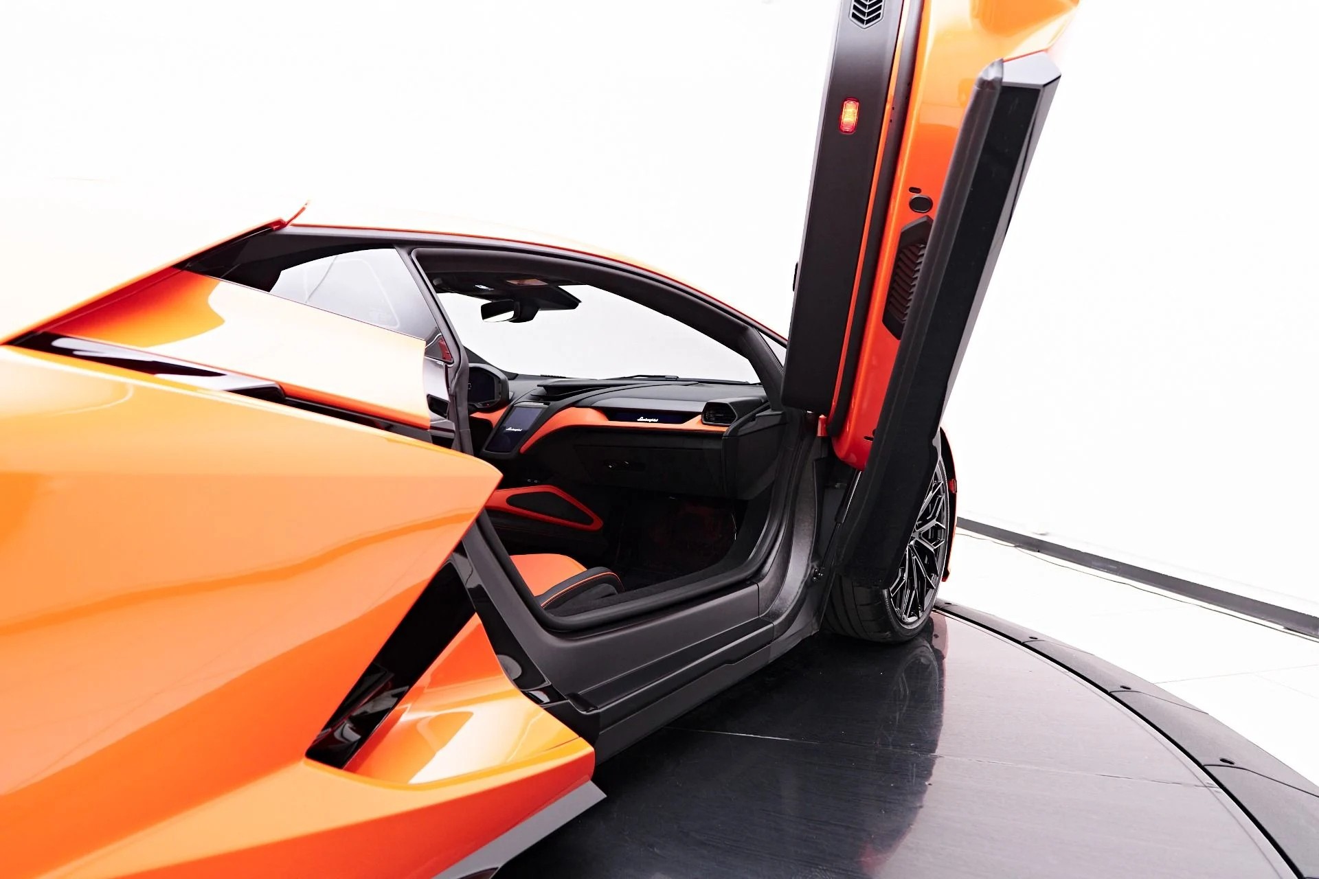 mph048_921605787_Used_2024_Lamborghini_Revuelto_Base_1755224841_28a5f2187d