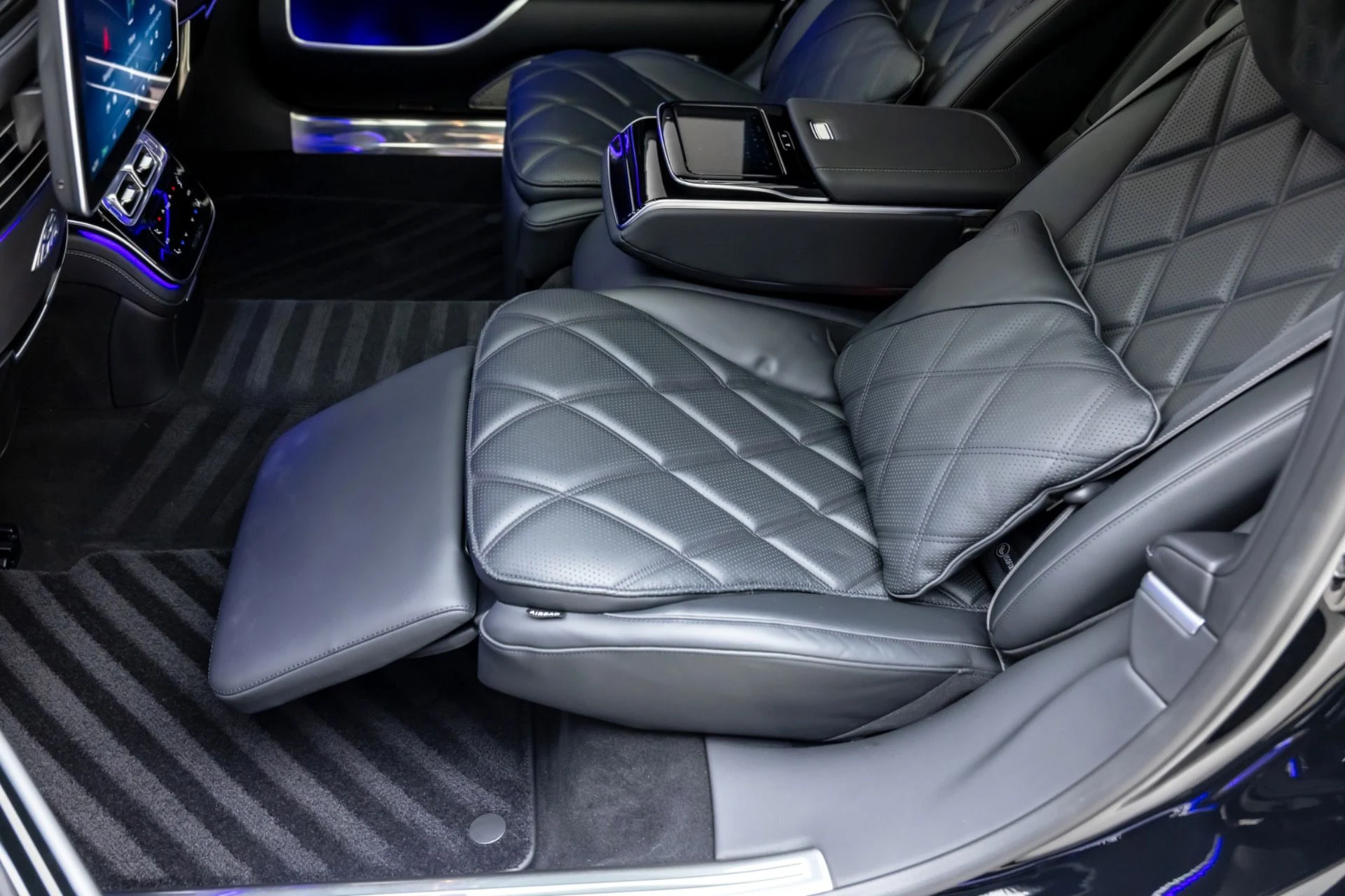 mph048_963821531_13213_p49_l_0505997e25