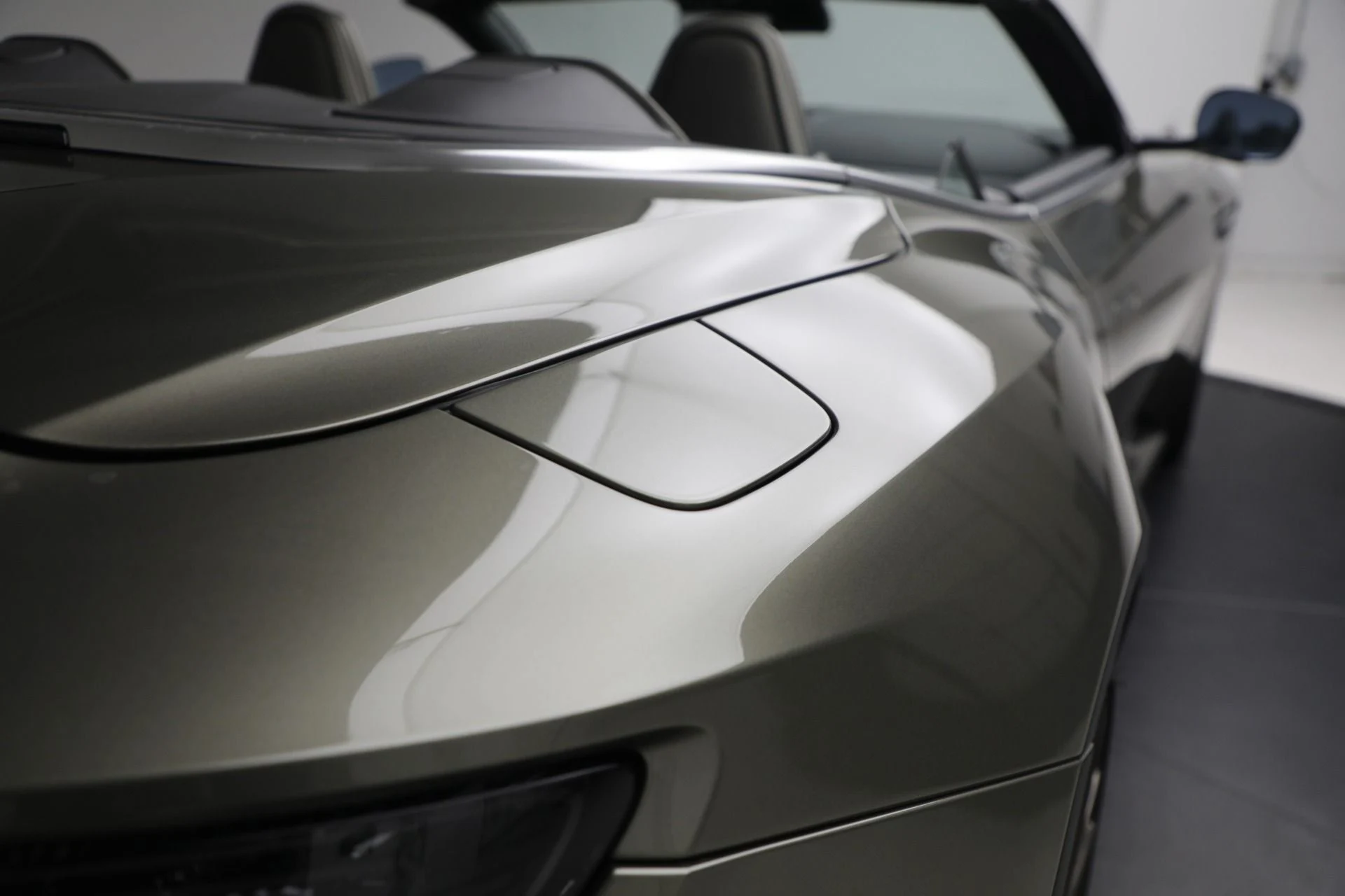 mph048_971855048_New_2024_Aston_Martin_DB_12_Volante_0bfcfc3a90