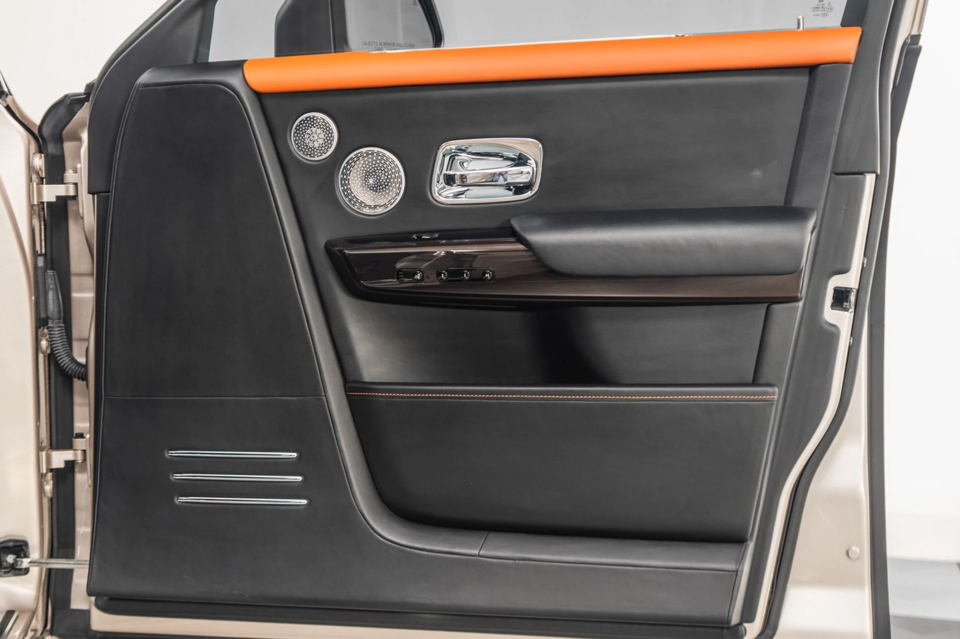 mph048_983236660_Used_2019_Rolls_Royce_Phantom_The_Phantom_Package_Two_Tone_Paint_Bespoke_Audio_1785353671_e29816eaec