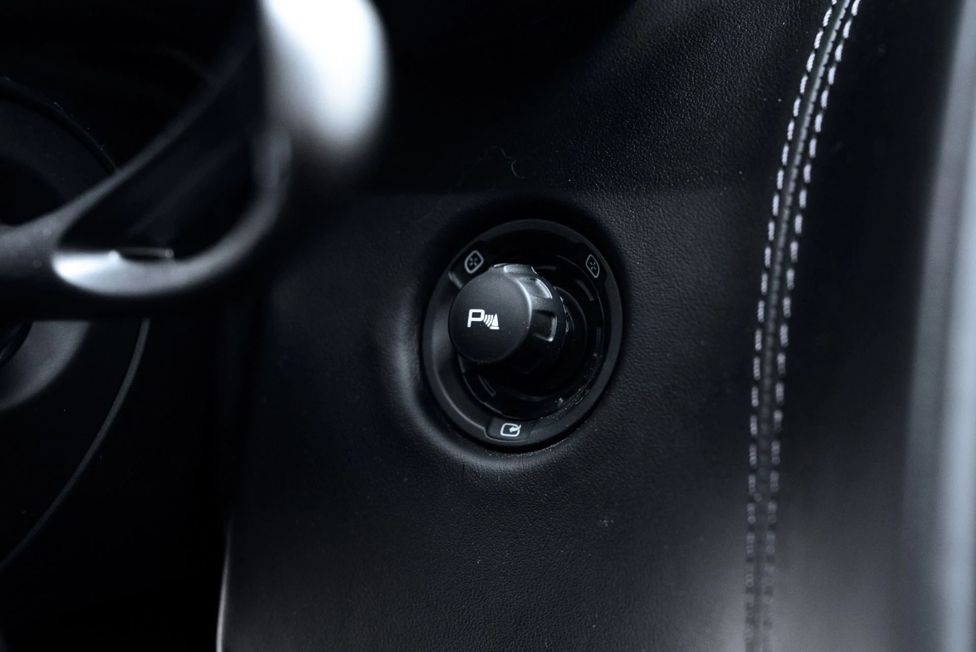 mph048_992574599_Used_2019_Mc_Laren_570_S_1774648800_5edc321ef5