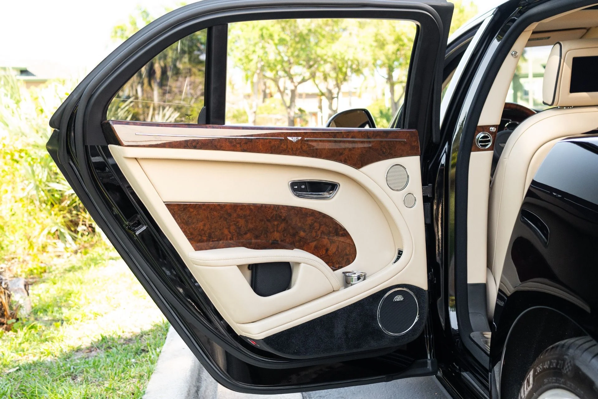 mph048_999520796_Used_2014_Bentley_Mulsanne_1774576298_fe1bdf21f4