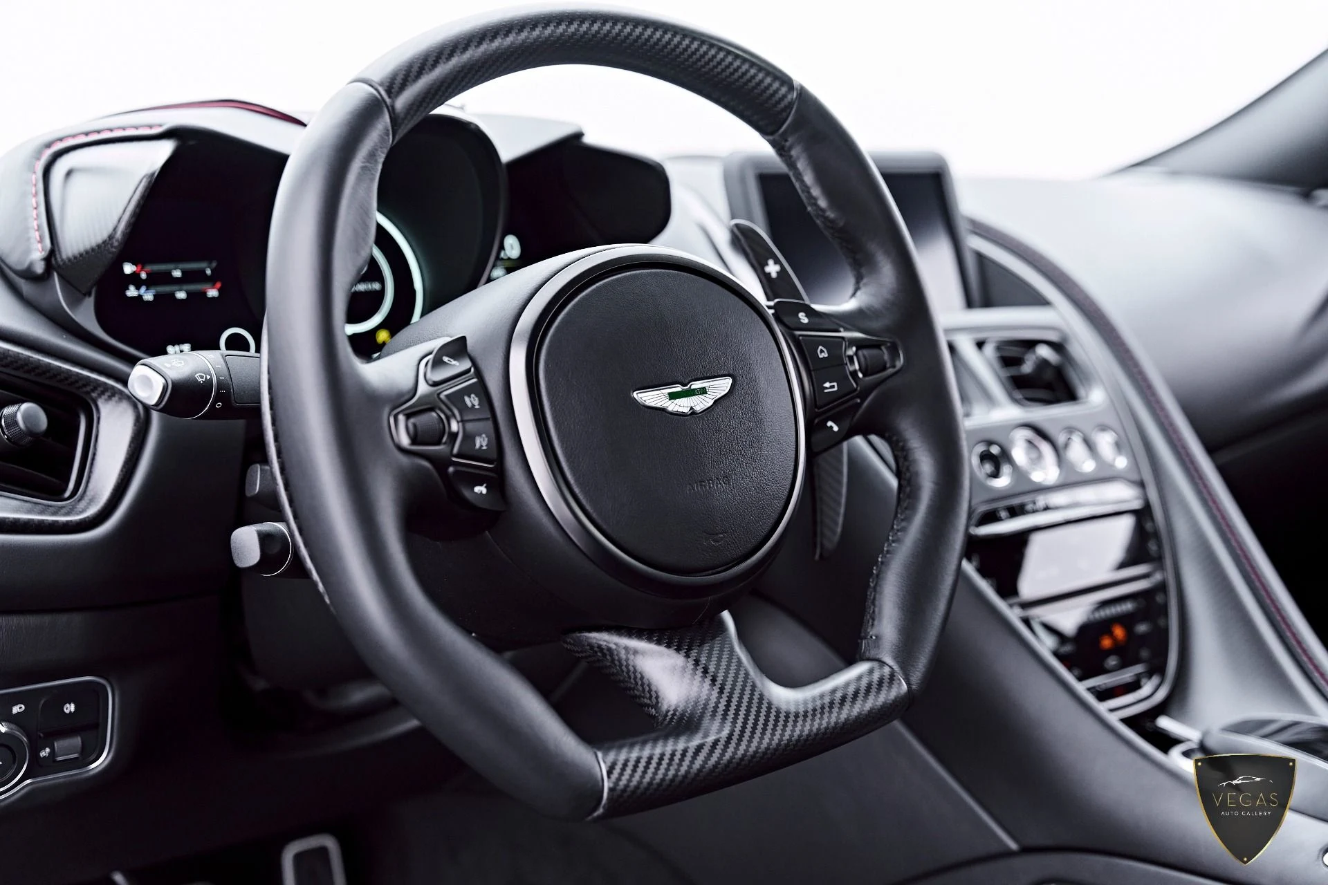 mph049_1000171139_Used_2021_Aston_Martin_DBS_Superleggera_1785181556_5d448da174