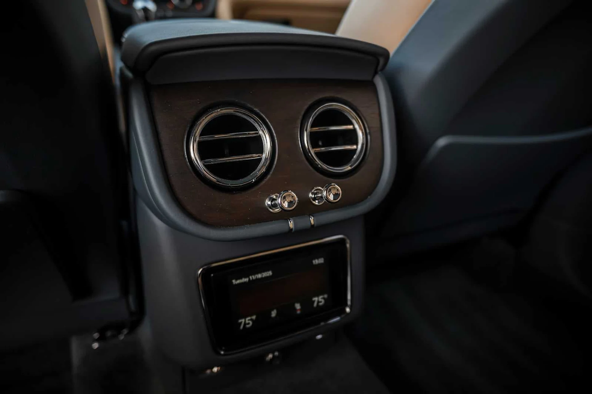 mph049_104134374_bf79447bb364f99f348271c735e81f93x_8d86a606b7