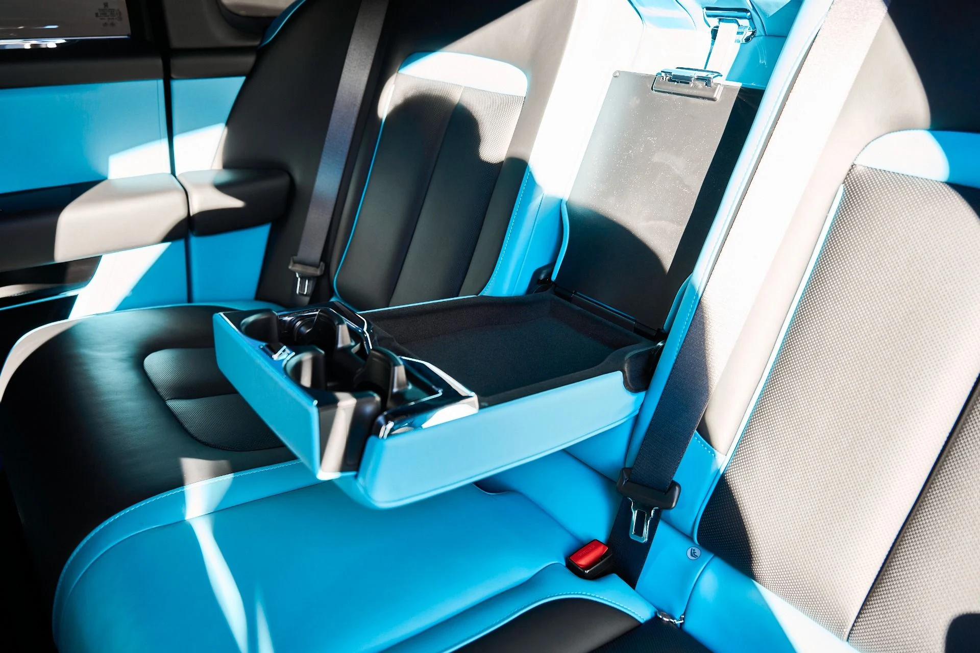 mph049_1054191626_Used_2025_Rolls_Royce_Cullinan_Base_1767668859_c3af76011b