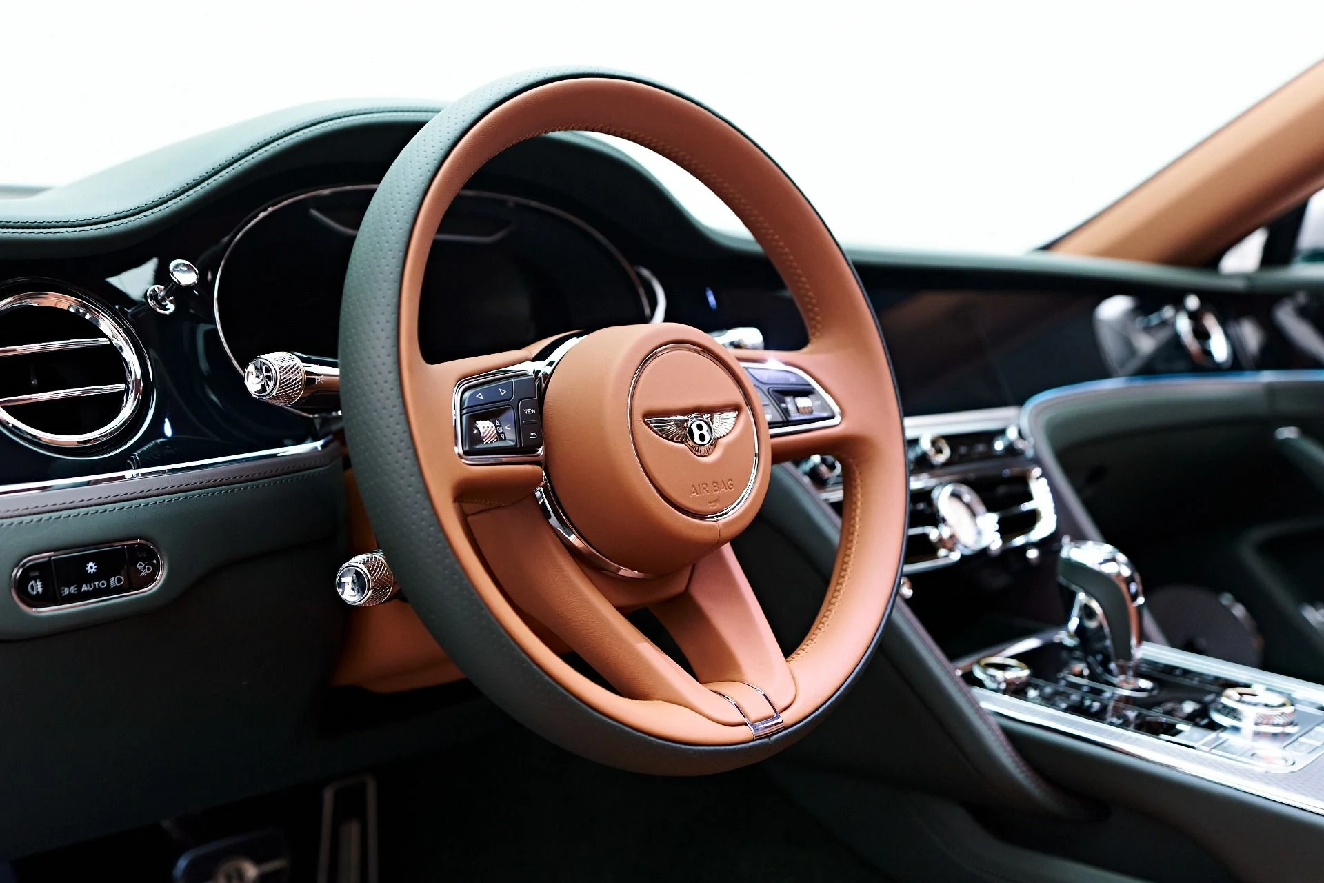 mph049_108225076_Used_2024_Bentley_Flying_Spur_Mulliner_W12_1756173526_ee1eb5e713