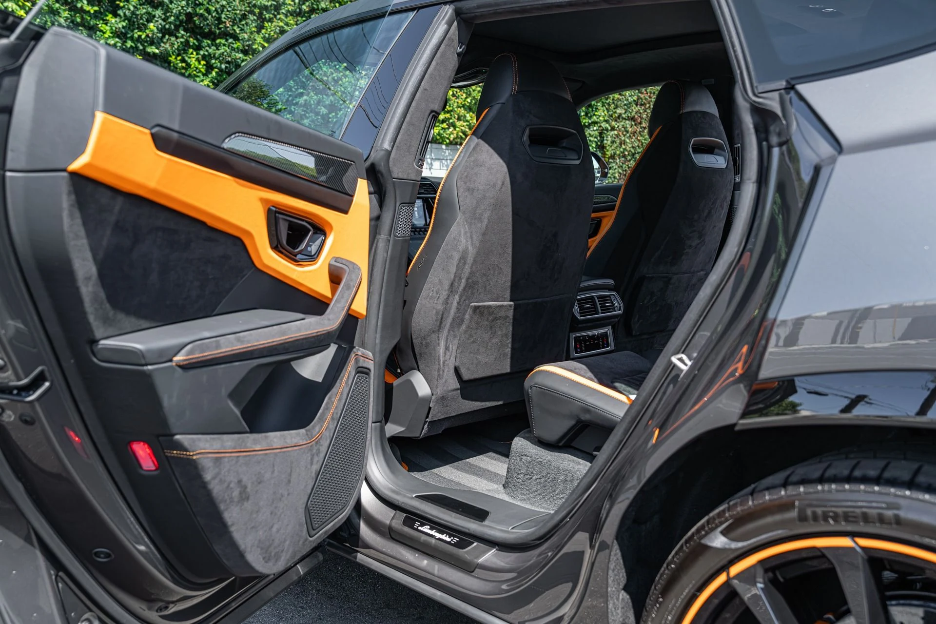 mph049_1085867515_Used_2024_Lamborghini_Urus_S_1755026198_e3134365eb