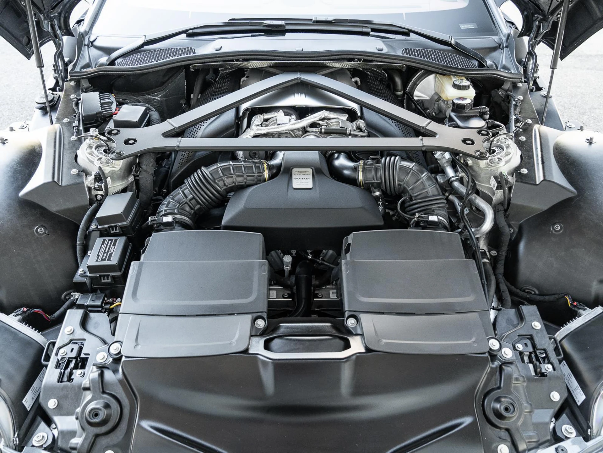 mph049_1098889127_Used_2021_Aston_Martin_Vantage_Coupe_Automatic_1771064406_201f45ba48