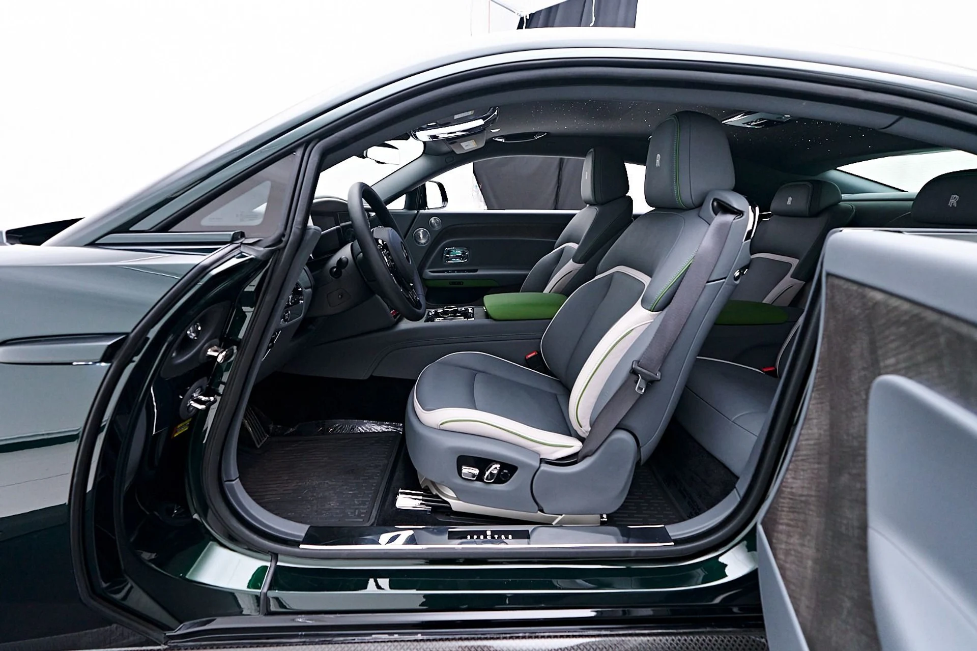 mph049_1118390520_Used_2024_Rolls_Royce_Spectre_1741399260_574077e90b