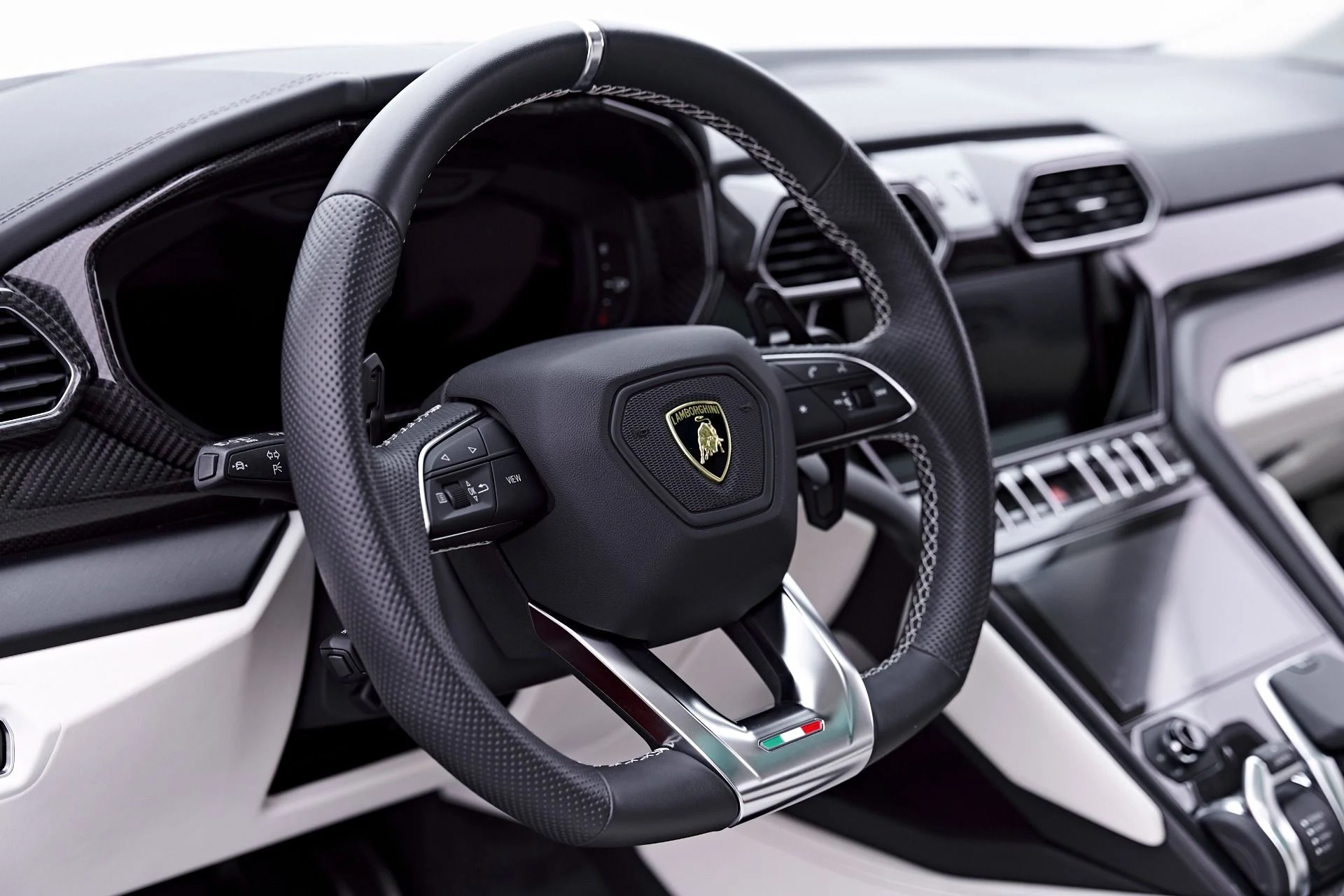 mph049_1119803341_Used_2023_Lamborghini_Urus_S_1781910666_69febdc8fa