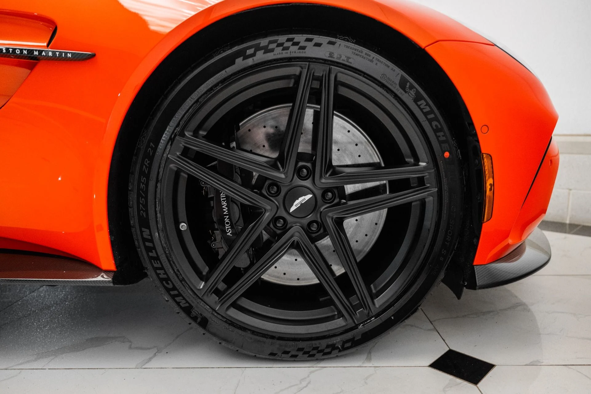 mph049_1124238331_Used_2025_Aston_Martin_Vantage_1754335114_07ee99230e