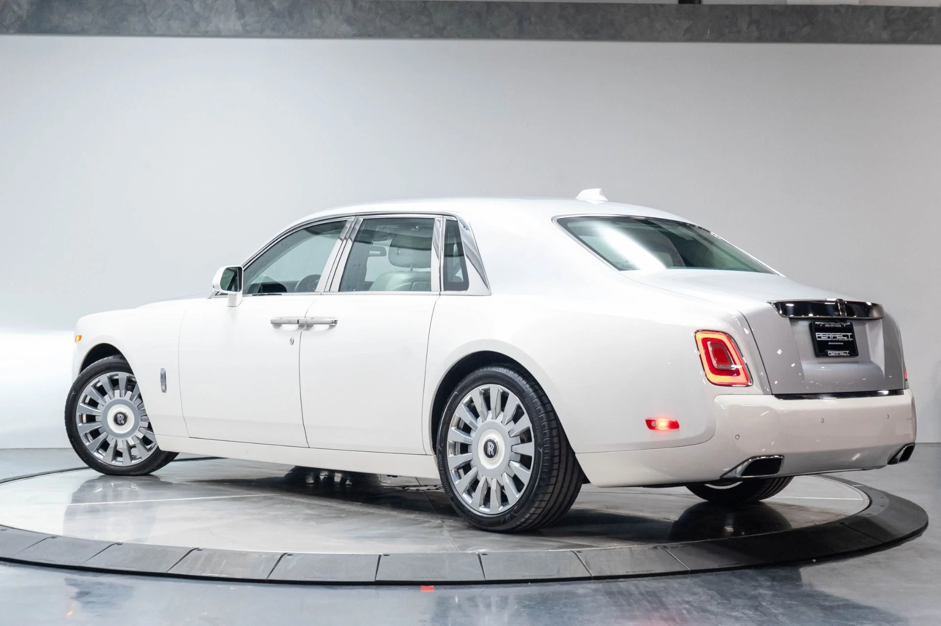 mph049_1136401056_Used_2019_Rolls_Royce_Phantom_1784063951_a4e5278c5b