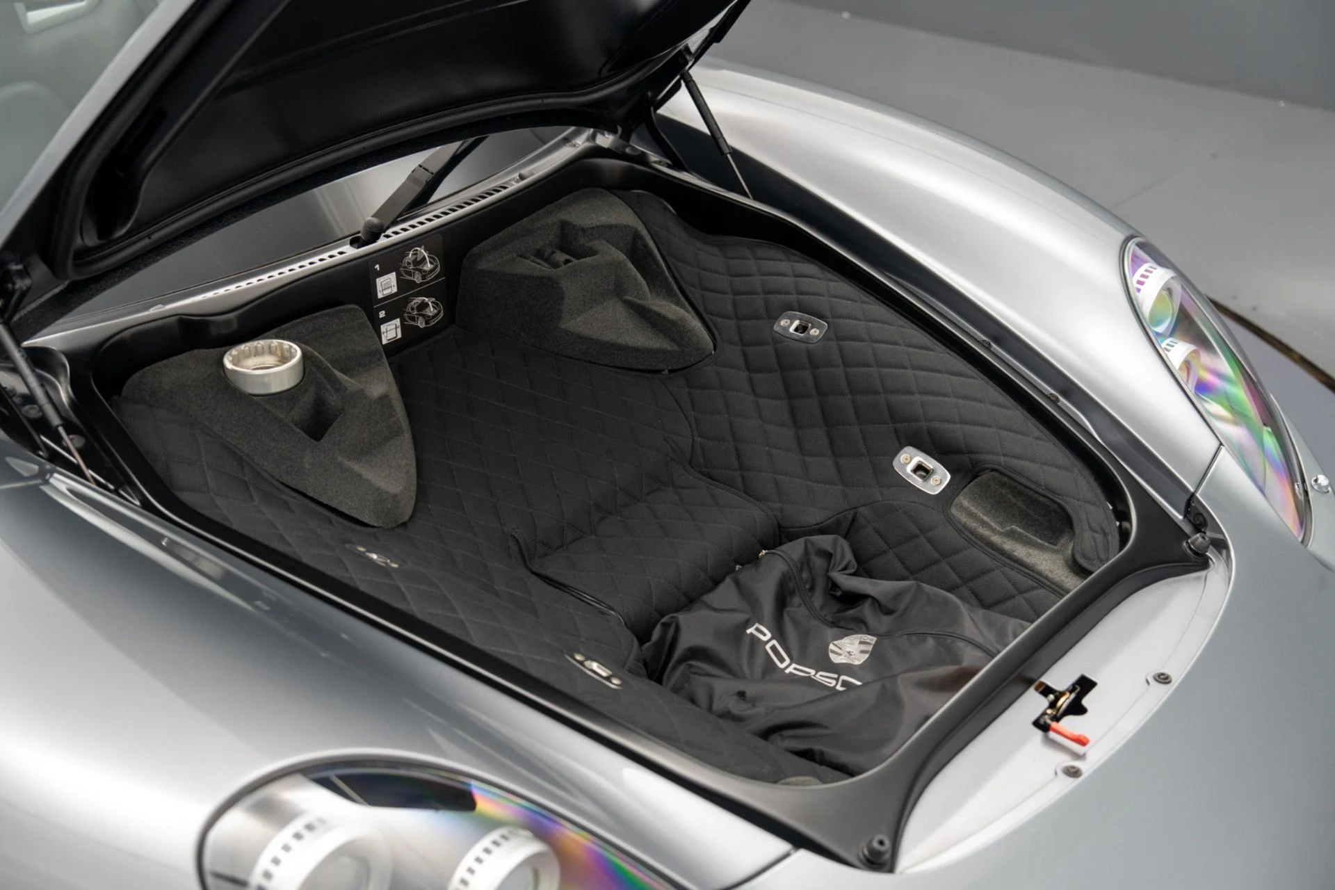 mph049_1138390009_Used_2004_Porsche_Carrera_GT_1793121955_44cef481a4