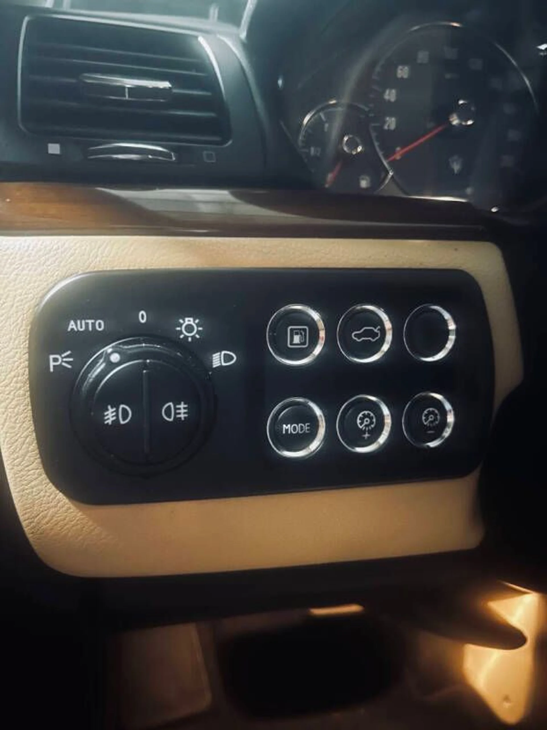 mph049_1150459644_2008_maserati_granturismo_base_2dr_coupe_04566de1f4