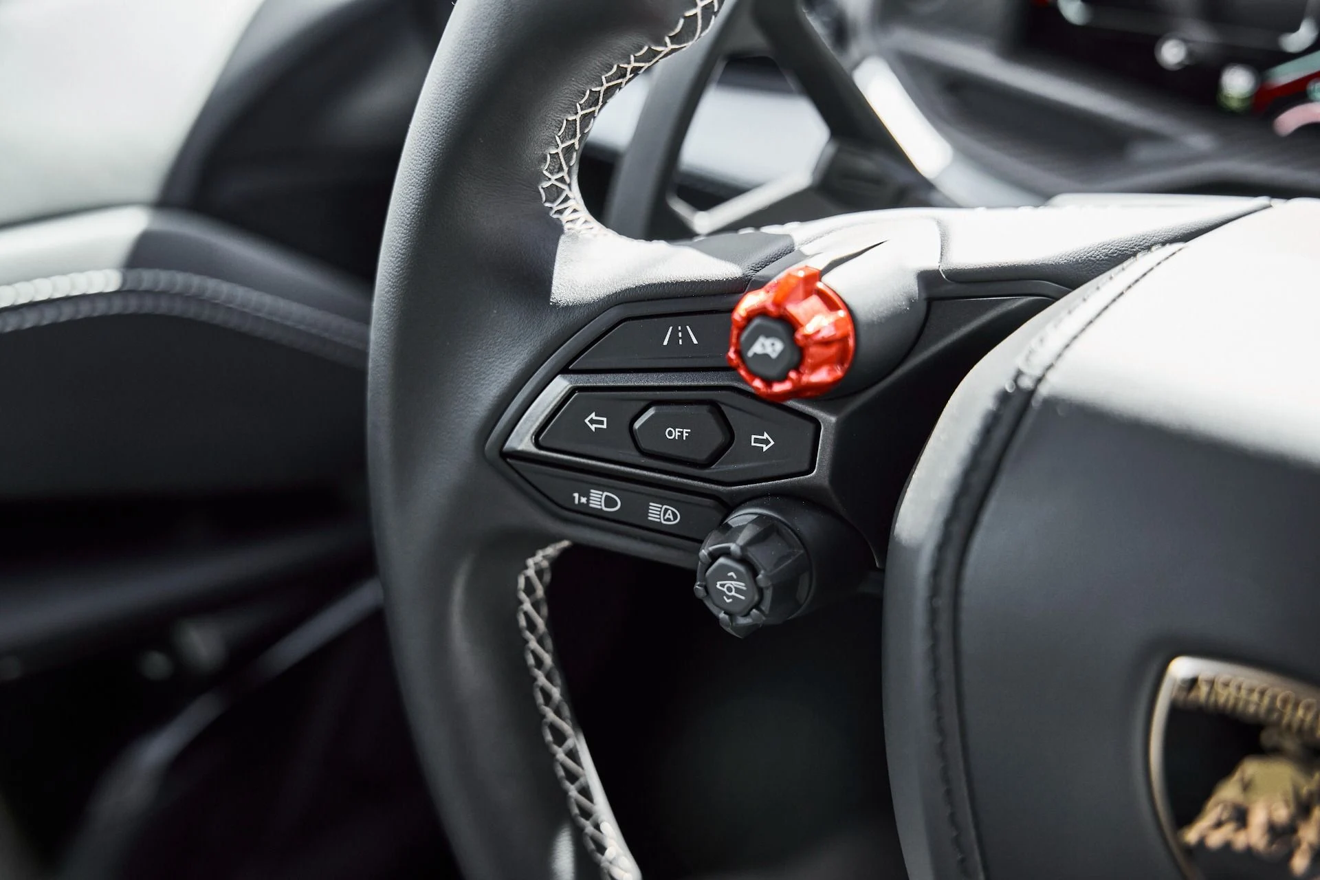 mph049_1160446234_Used_2026_Lamborghini_Revuelto_Base_1777078429_ed51255ee6