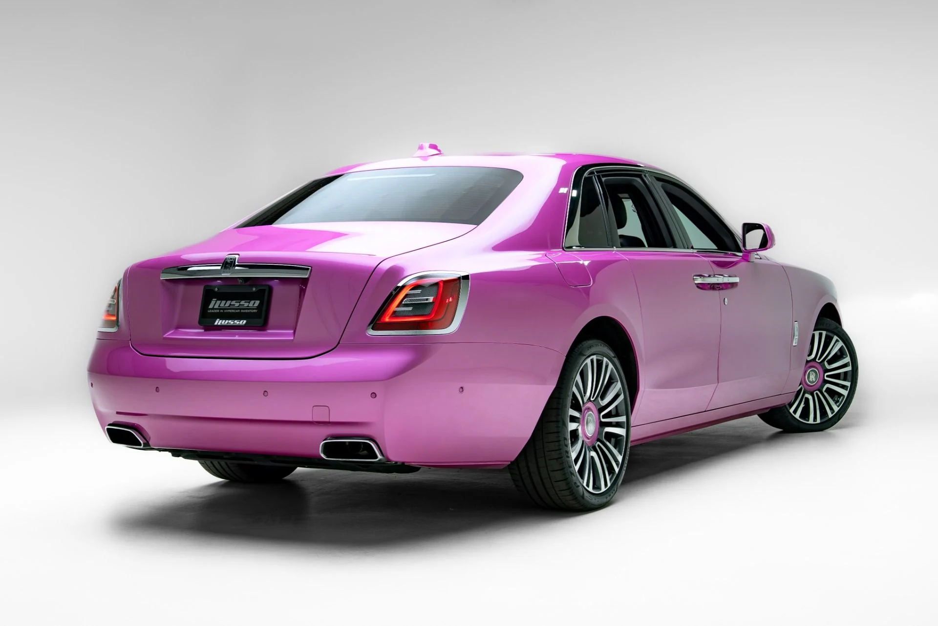 mph049_1166782583_Used_2021_Rolls_Royce_Ghost_1777047146_4d22ac9dda