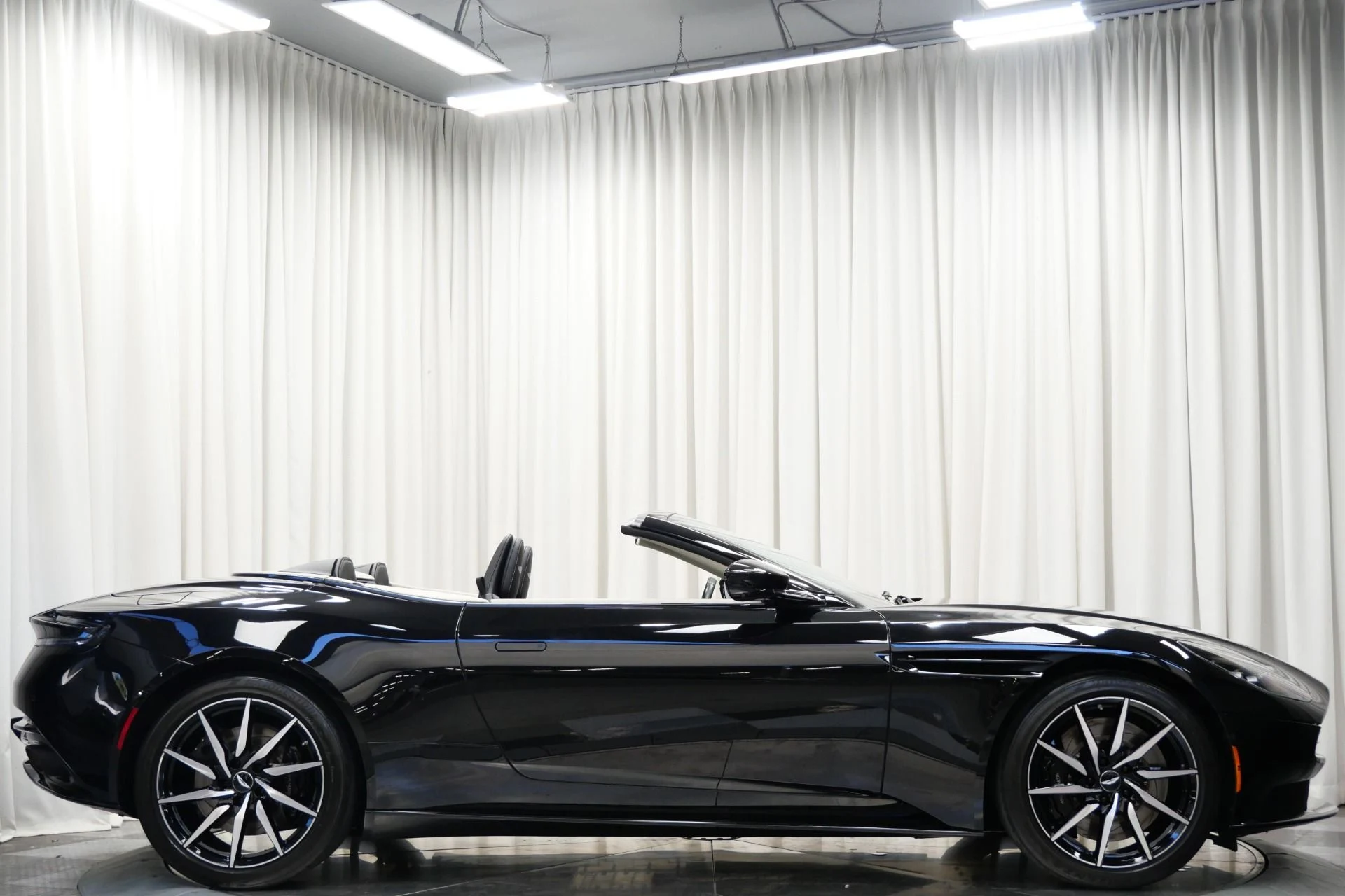 mph049_1172943095_Used_2021_Aston_Martin_DB_11_Volante_1760108226_51285b5e46