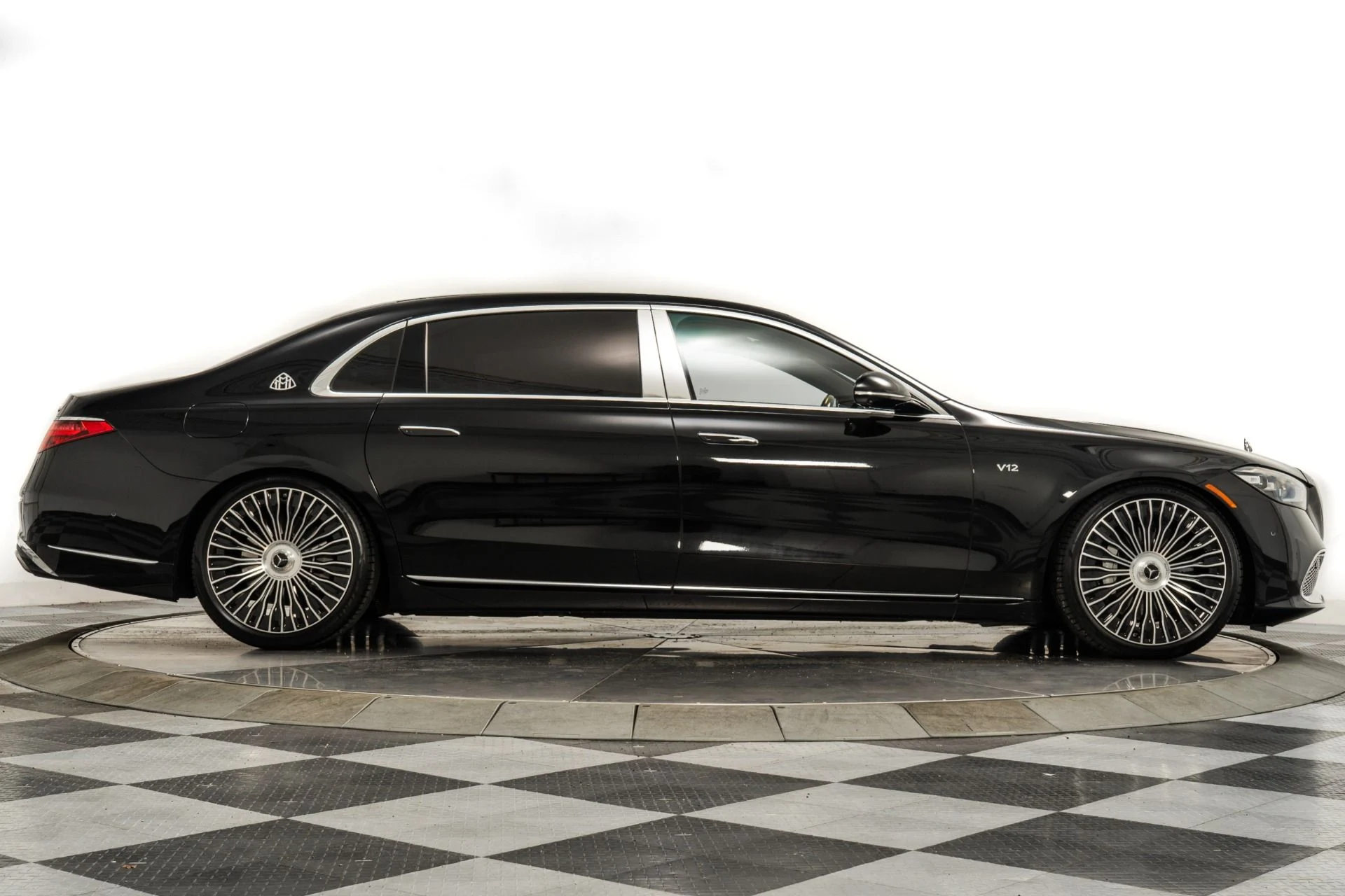 mph049_1175092864_Used_2023_Mercedes_Benz_Mercedes_Maybach_S_680_Executive_Rear_Seat_Package_V12_Power_Immense_Room_1759929527_3dd1ee419b