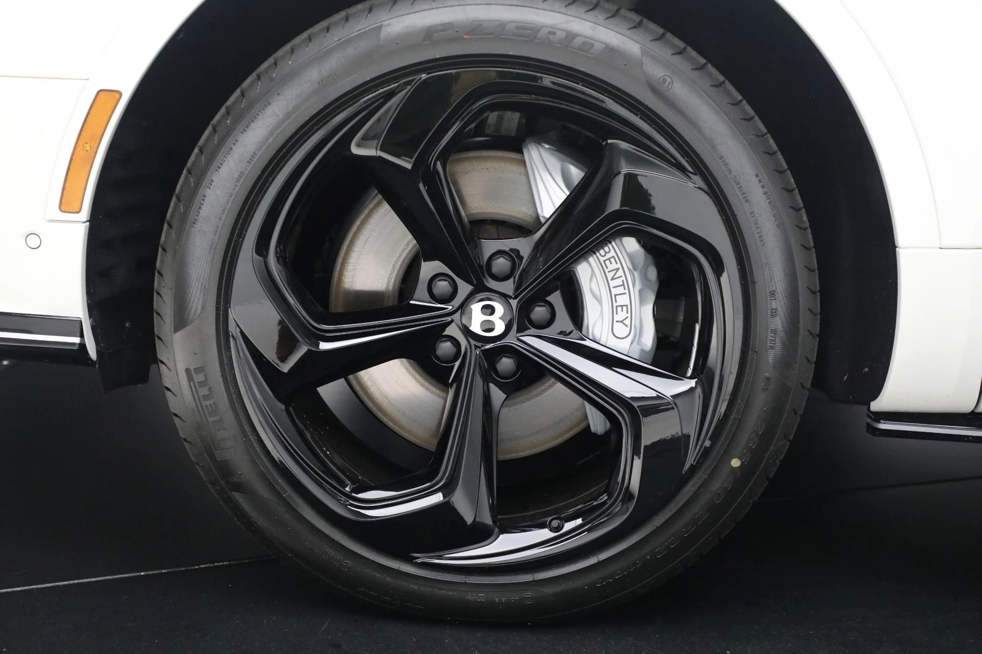 mph049_1186585912_Used_2025_Bentley_Bentayga_S_Black_Edition_b09223b184