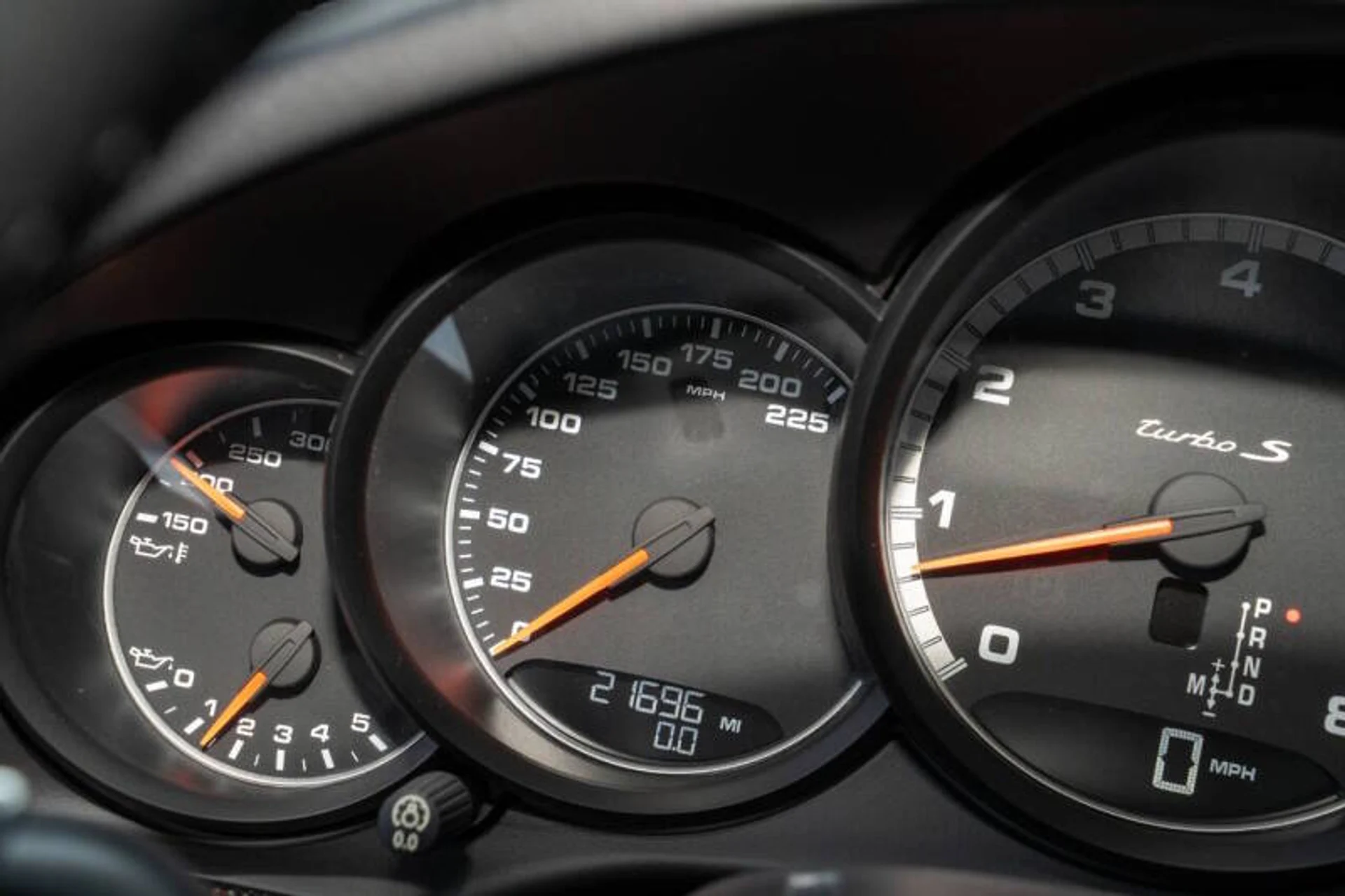 mph049_1194133431_2016_porsche_911_turbo_s_awd_2dr_coupe_1122ba98c6