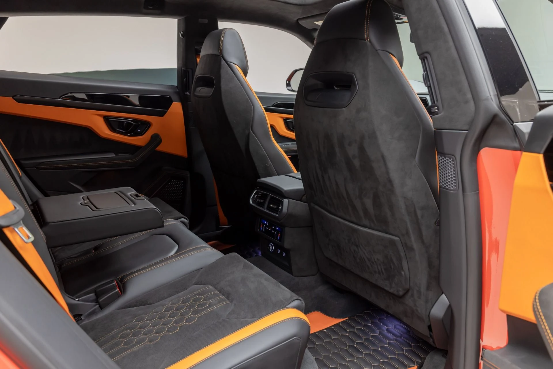 mph049_1197293914_Used_2024_Lamborghini_Urus_S_1766449487_14fc997bc0