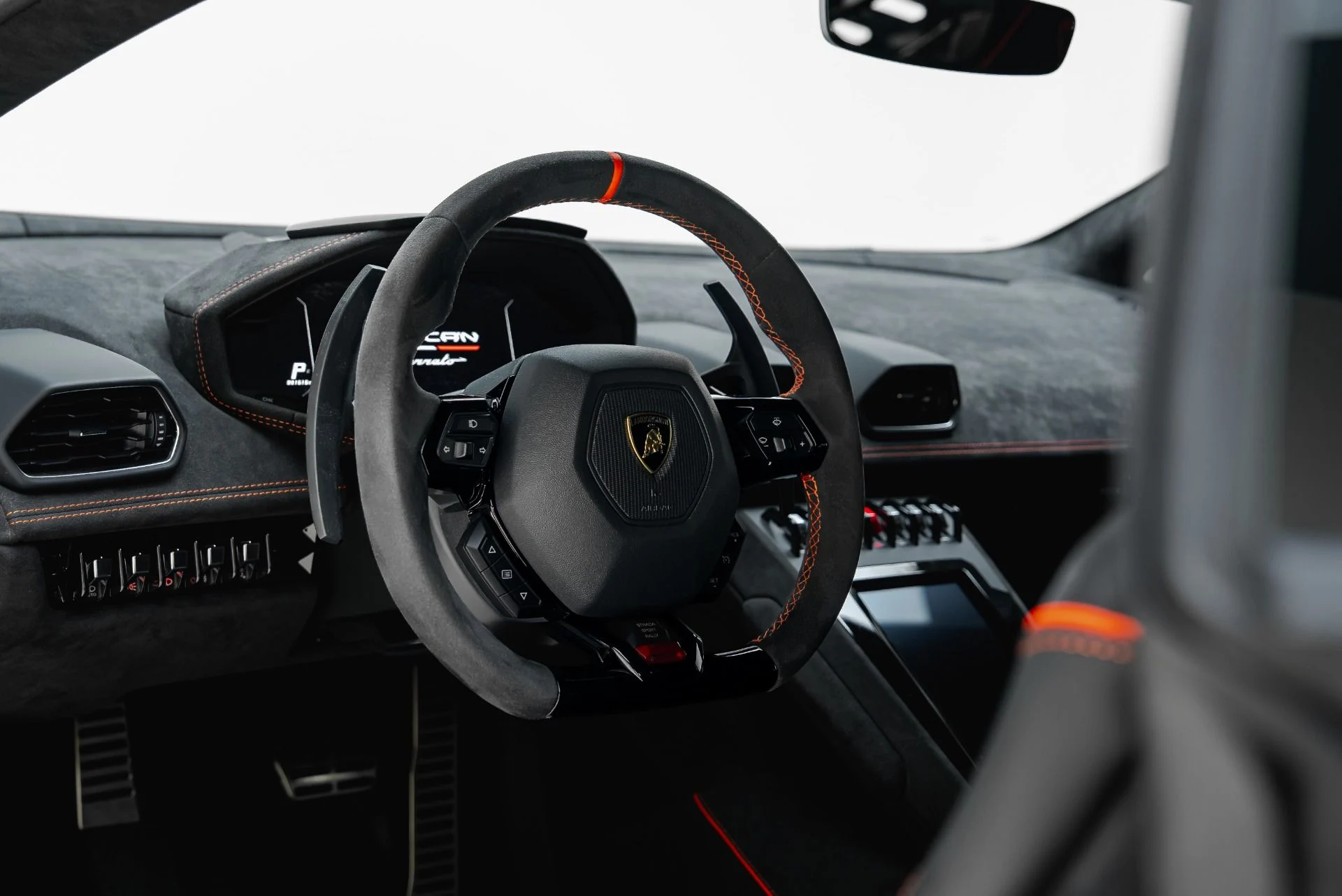mph049_1204164700_Used_2024_Lamborghini_Huracan_Sterrato_1786041533_5c217f15a2