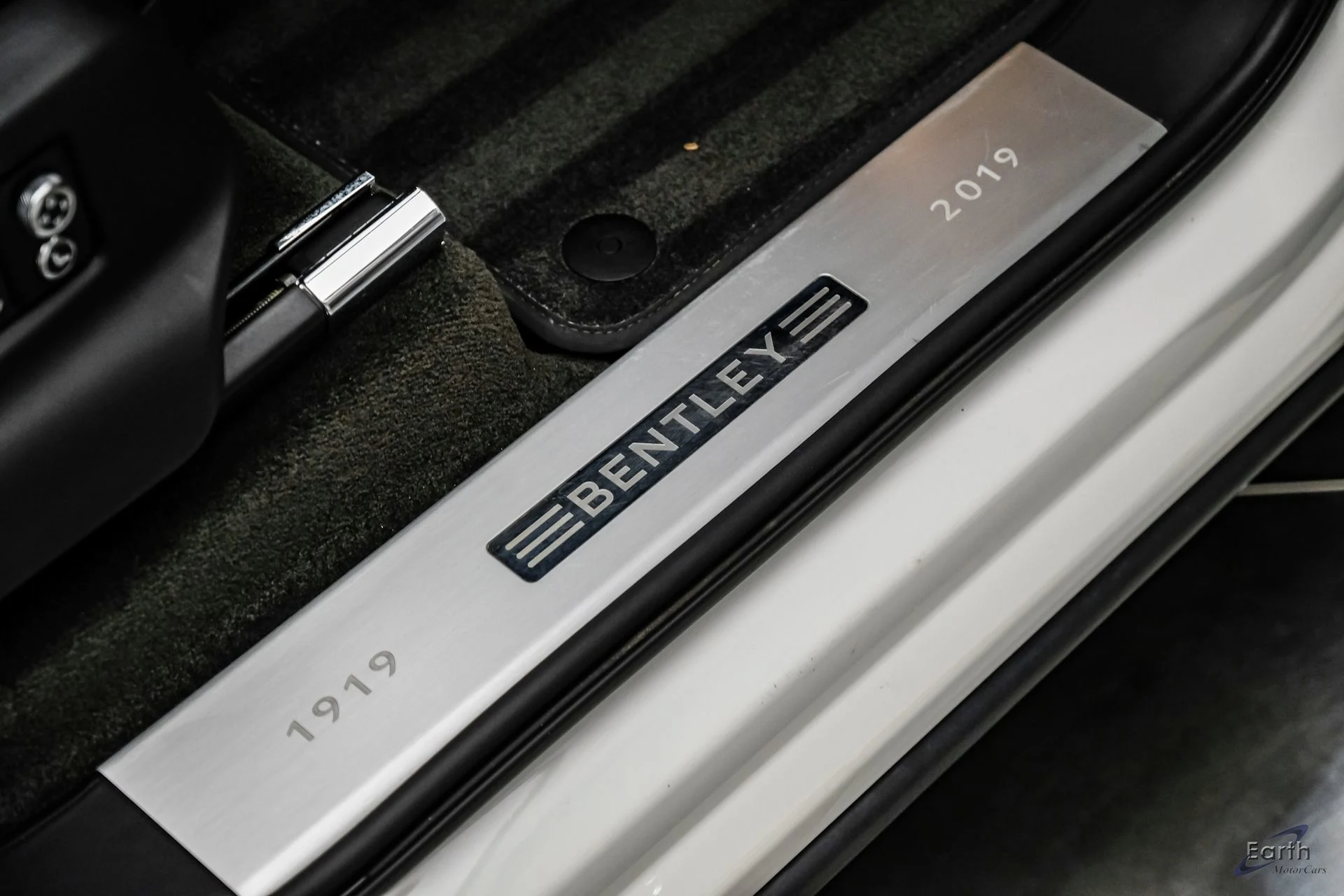 mph049_1242749013_b52aab7ea9adab5b63801257f0e518dcx_d9bf858104