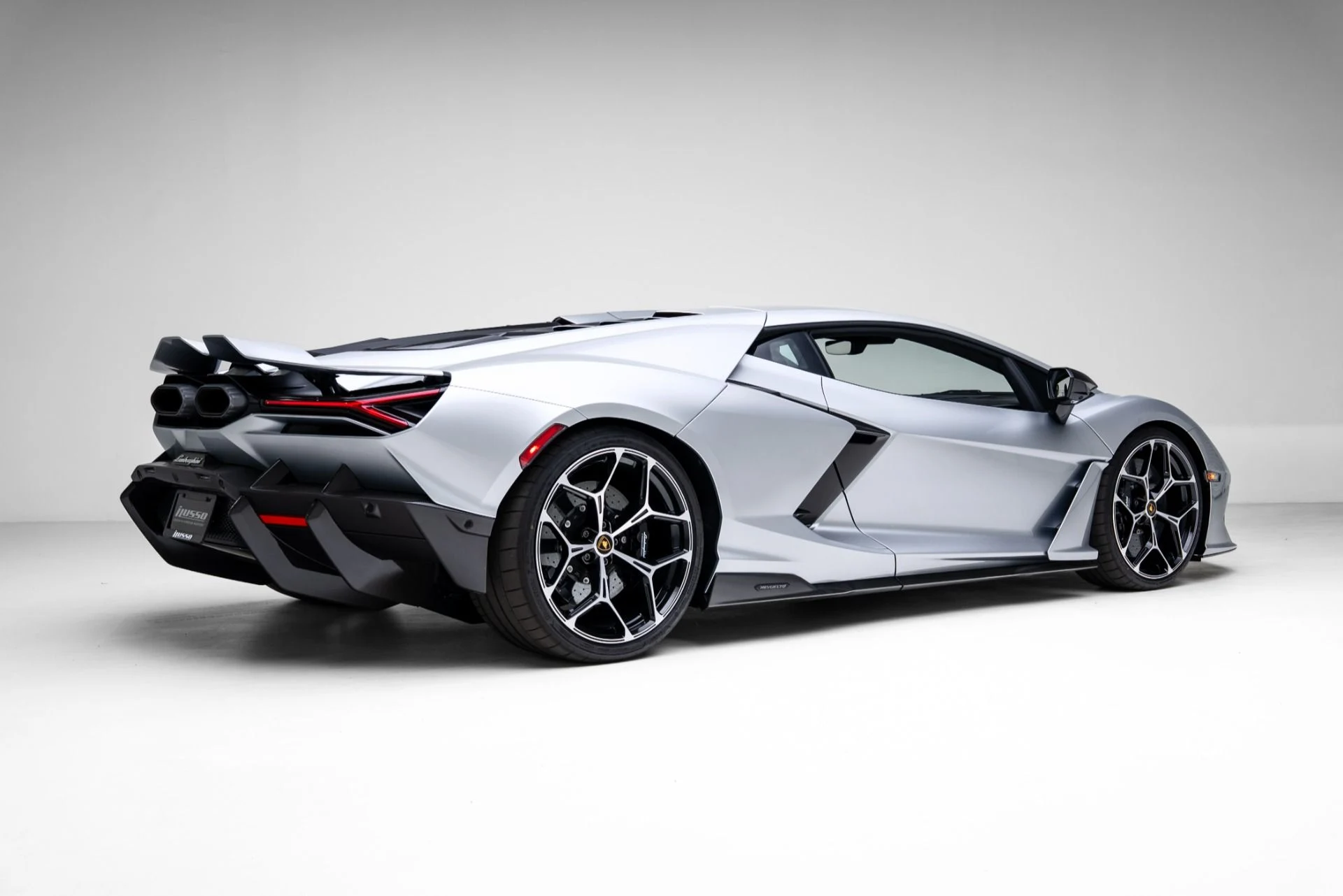 mph049_127799383_Used_2025_Lamborghini_Revuelto_1770663111_223db237e2