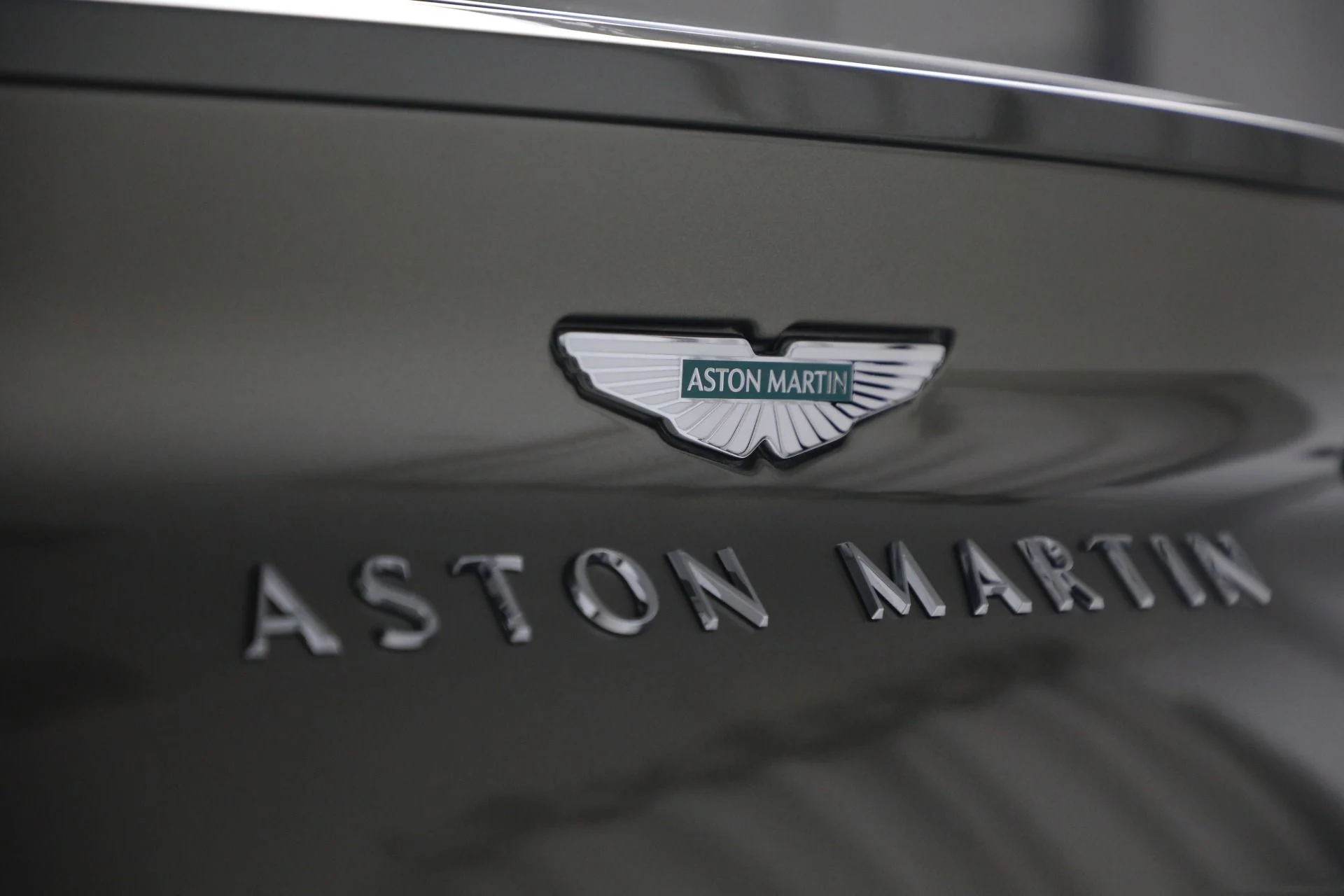 mph049_1283353072_New_2024_Aston_Martin_DB_12_Volante_7f4db879ba