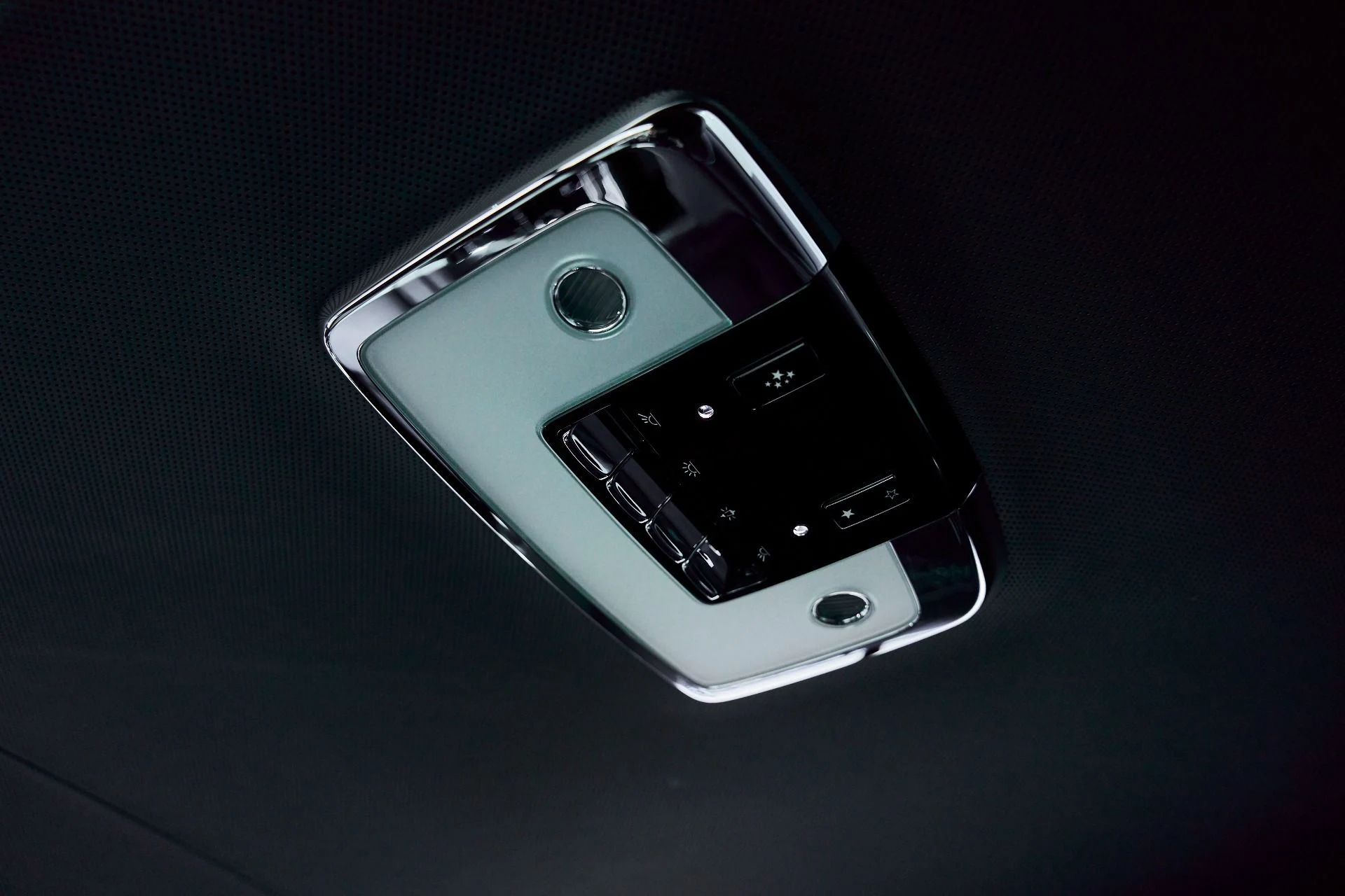 mph049_1296805482_Used_2025_Rolls_Royce_Spectre_Base_1771642473_a7f01d830f