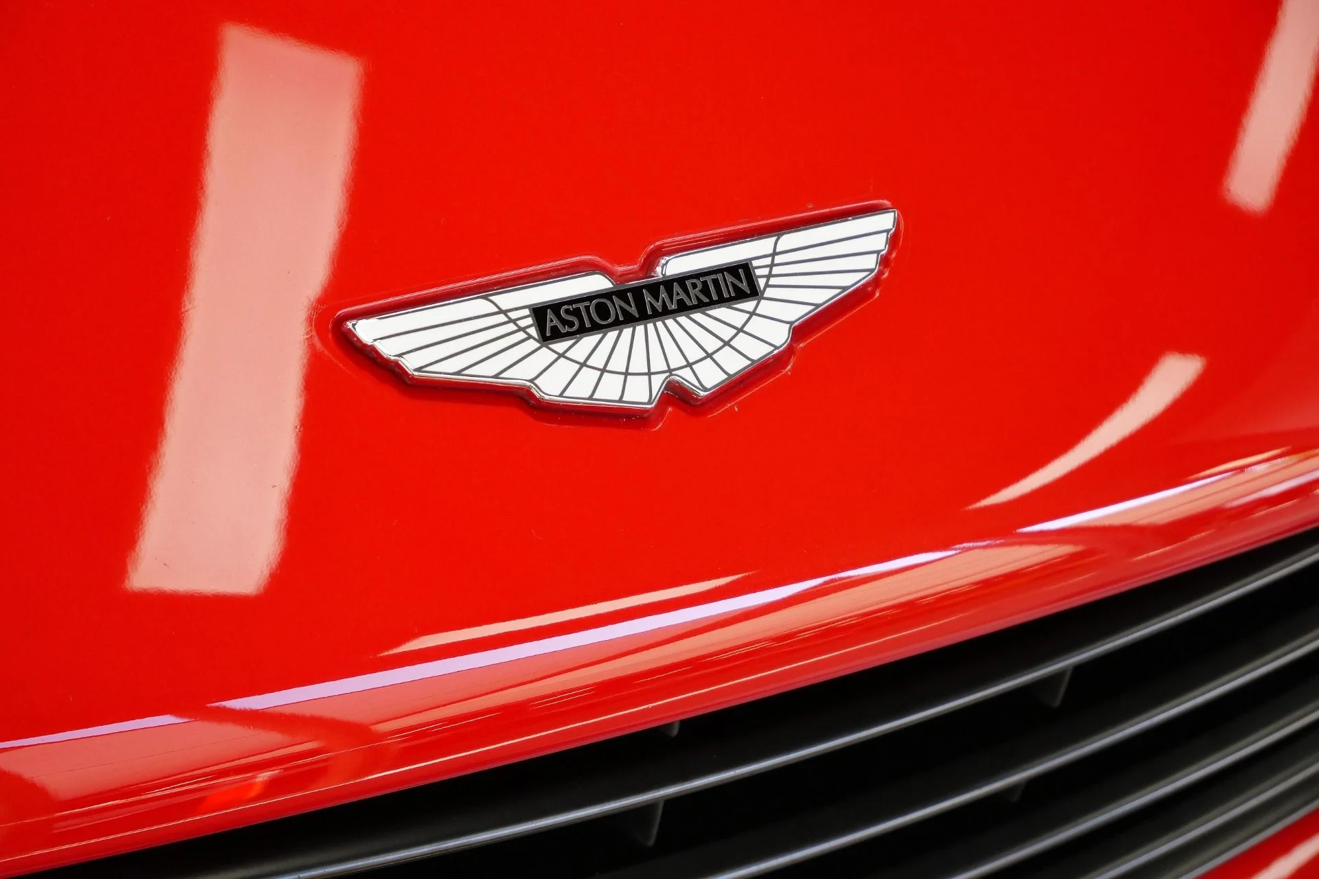 mph049_1299102329_Used_2014_Aston_Martin_Vanquish_AML_Color_V12_Power_Awesome_Sound_1781289634_2f773e8d29