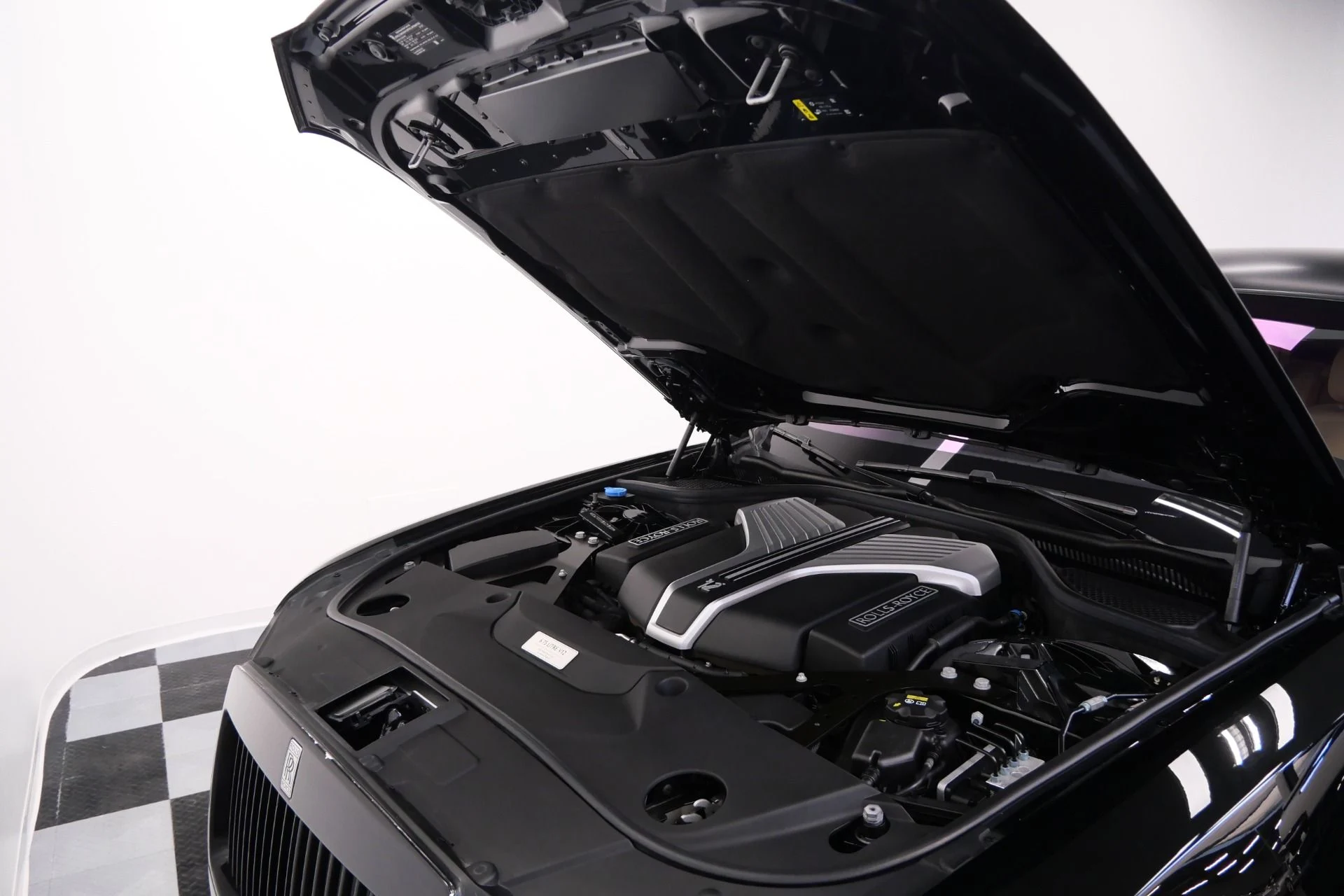 mph049_1299631046_Used_2022_Rolls_Royce_Ghost_1773938186_5414d48039